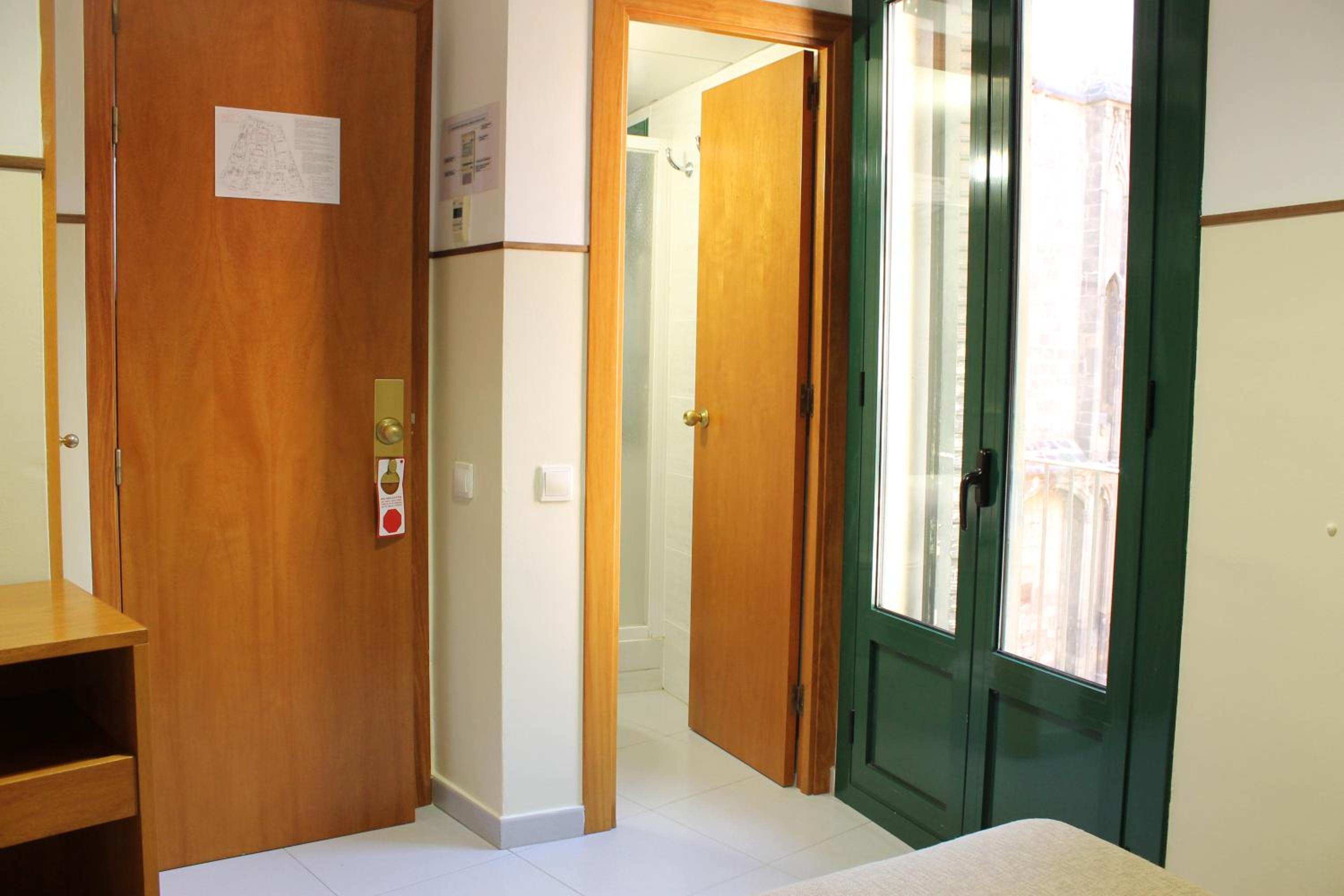 Basic Double Room with Balcony photo 3