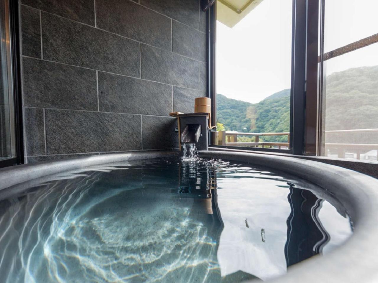 Modern Japanese-Style Twin Room with Semi Open-Air Bath - Nonsmoking photo 2