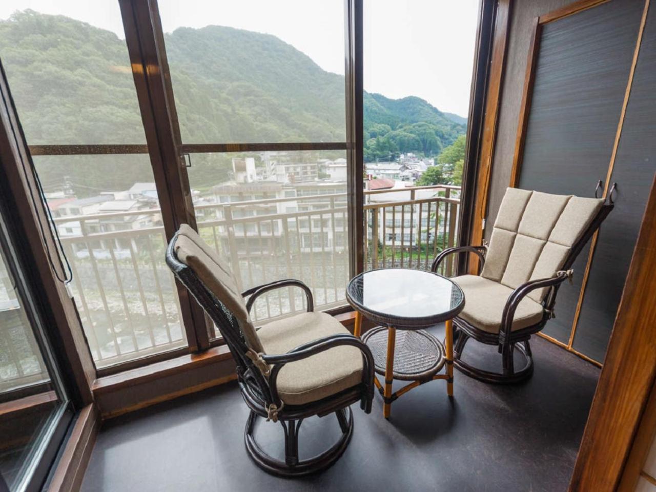 Modern Japanese-Style Twin Room with Semi Open-Air Bath - Nonsmoking photo 3