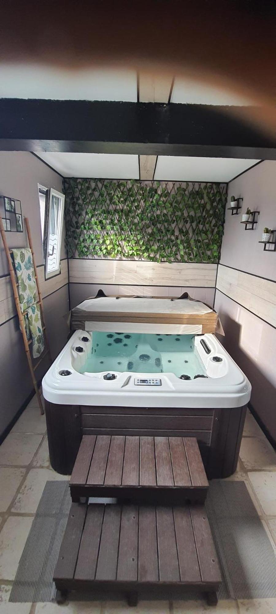 Suite with Sea View and Private Hot Tub - Photo 12