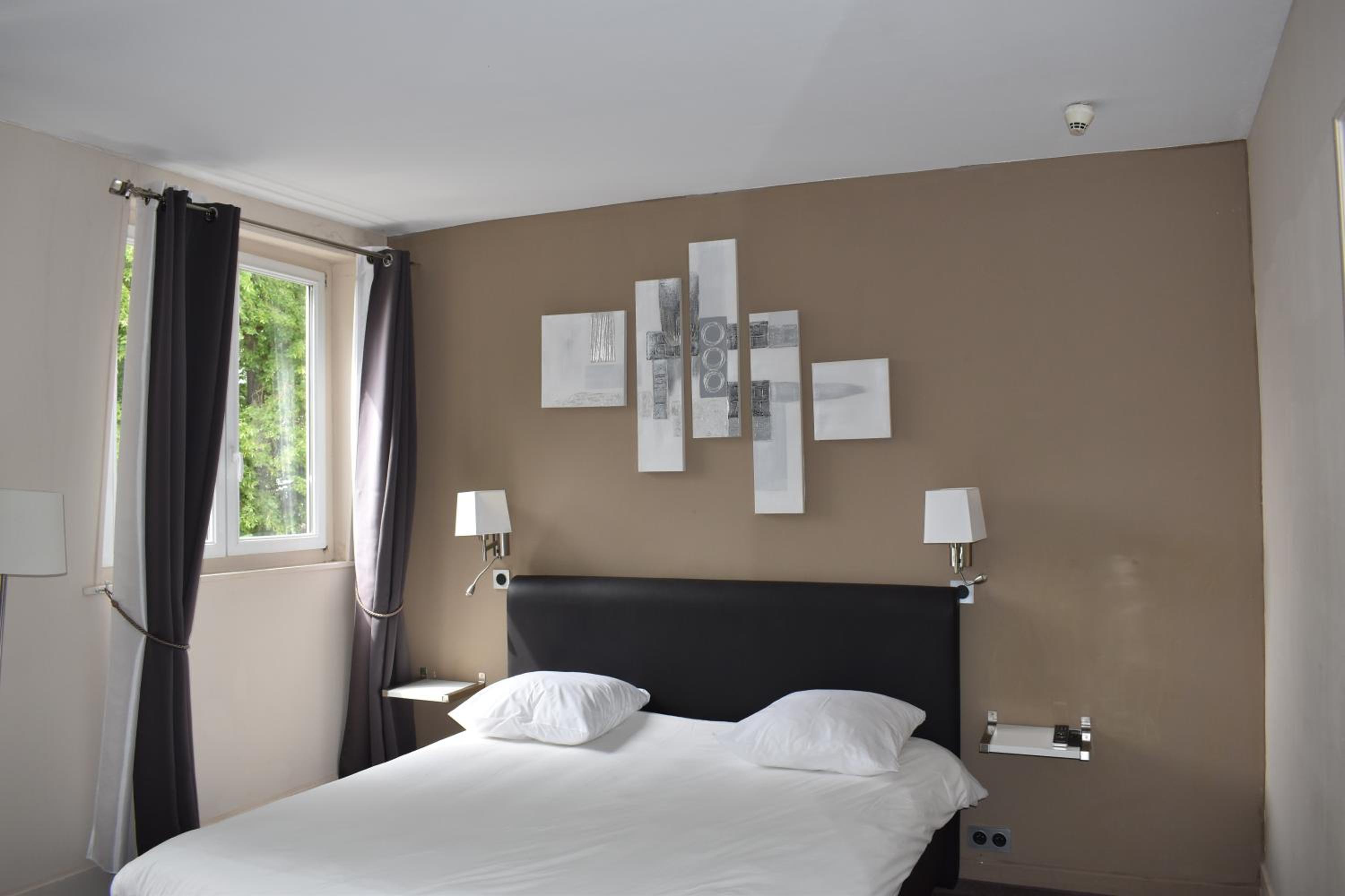 Large Double Room - Photo 4