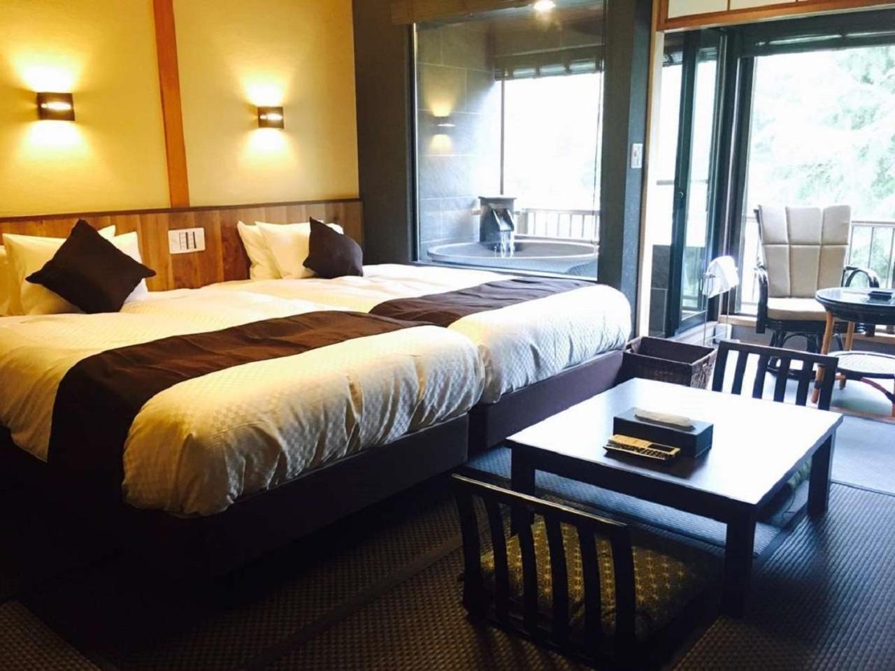 Modern Japanese-Style Triple Room with Semi Open-Air Bath - Smoking photo 1