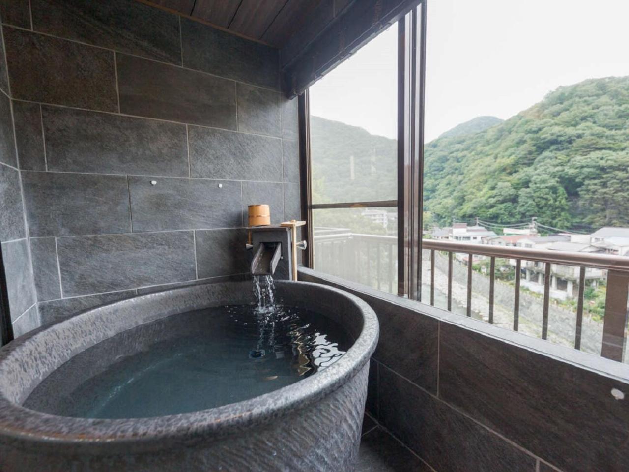 Modern Japanese-Style Triple Room with Semi Open-Air Bath - Smoking photo 2