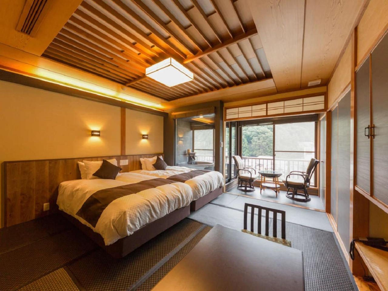 Modern Japanese-Style Triple Room with Semi Open-Air Bath - Smoking photo 3