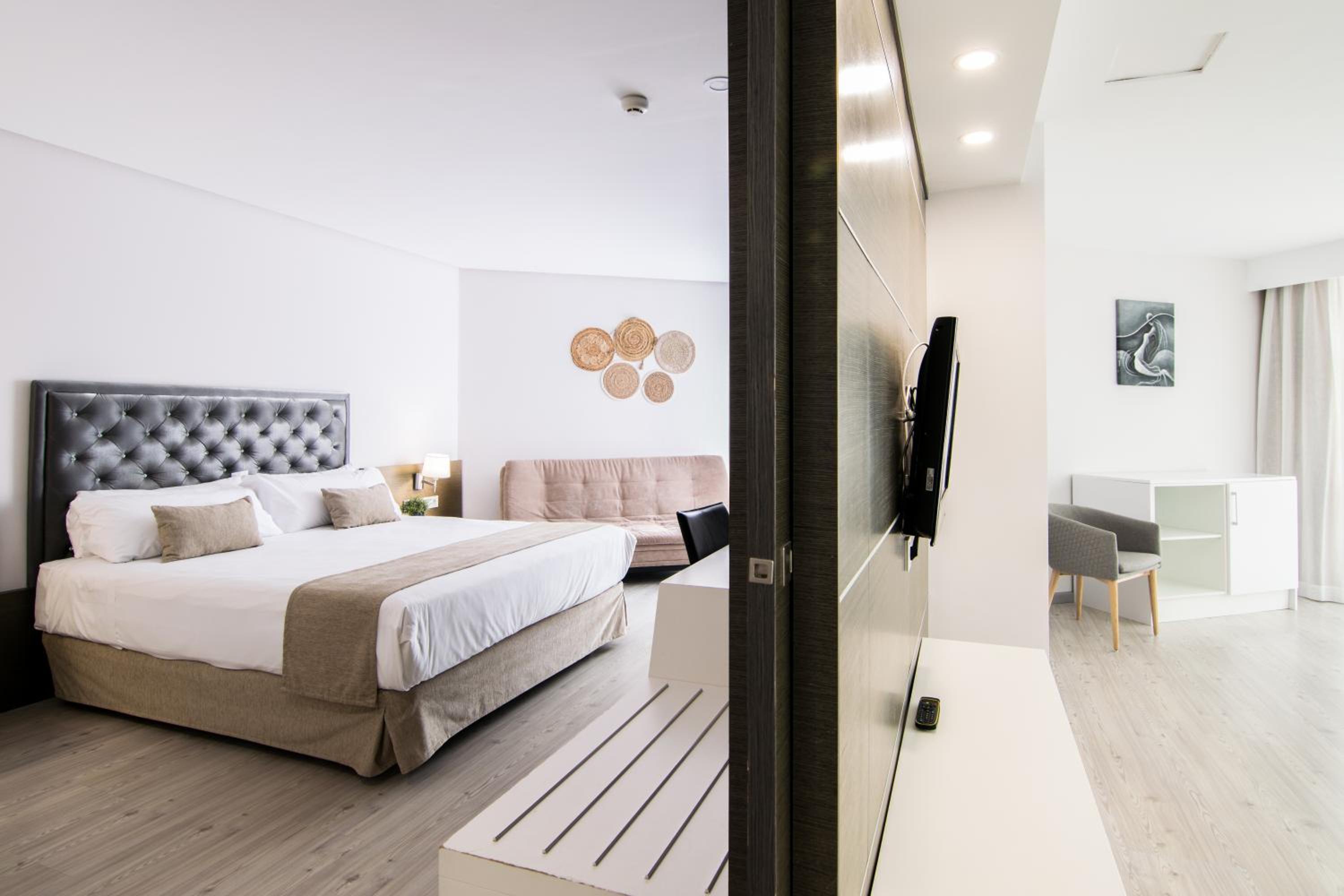 Junior Suite (2 Adults) - Photo 2