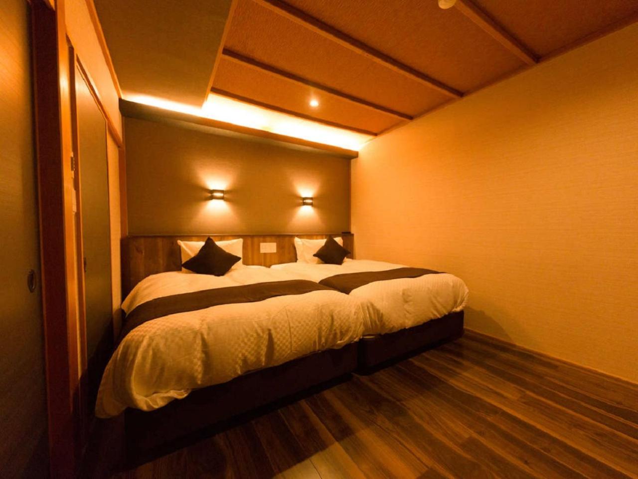 Modern Room with Tatami Area and Semi Open-Air Bath - Smoking photo 3