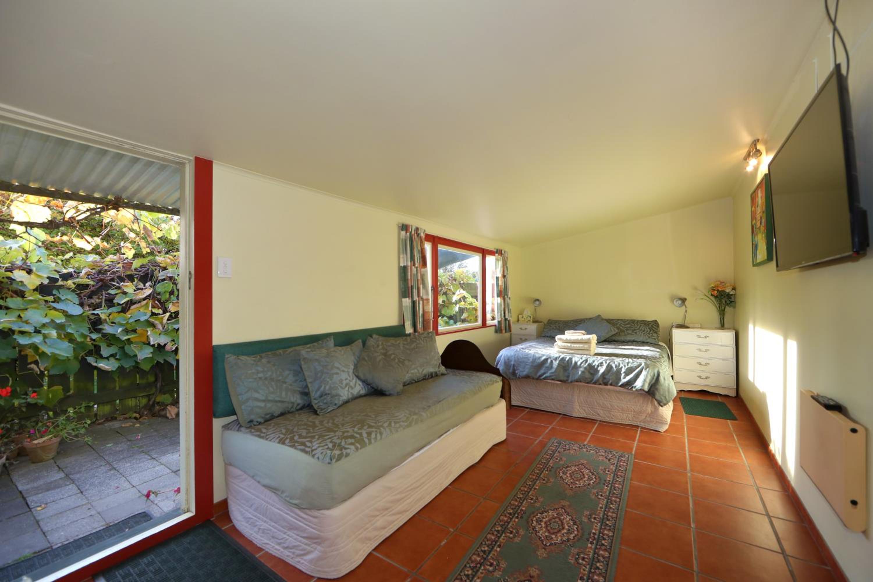 One-Bedroom House - Photo 7