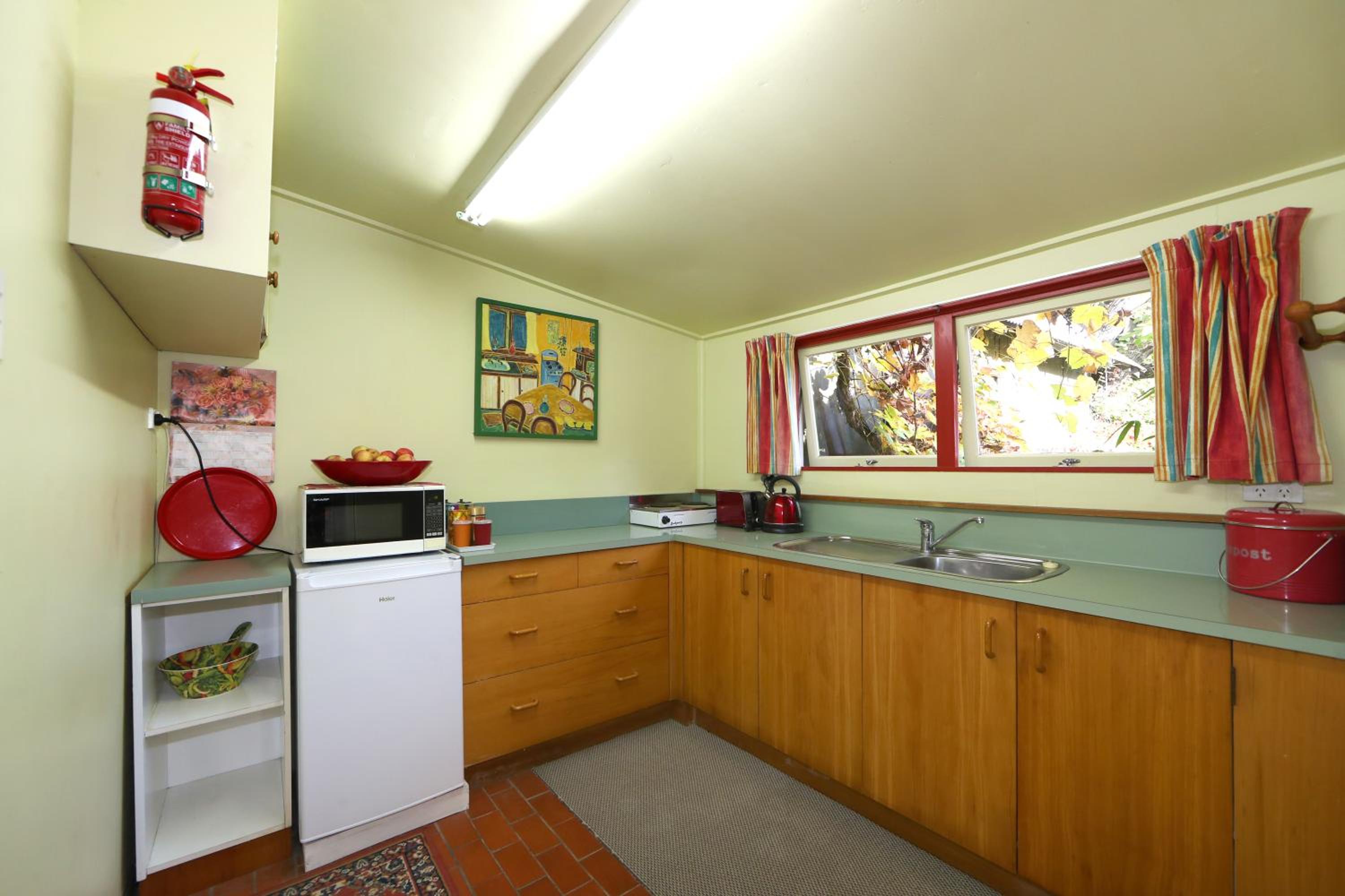 One-Bedroom House - Photo 2