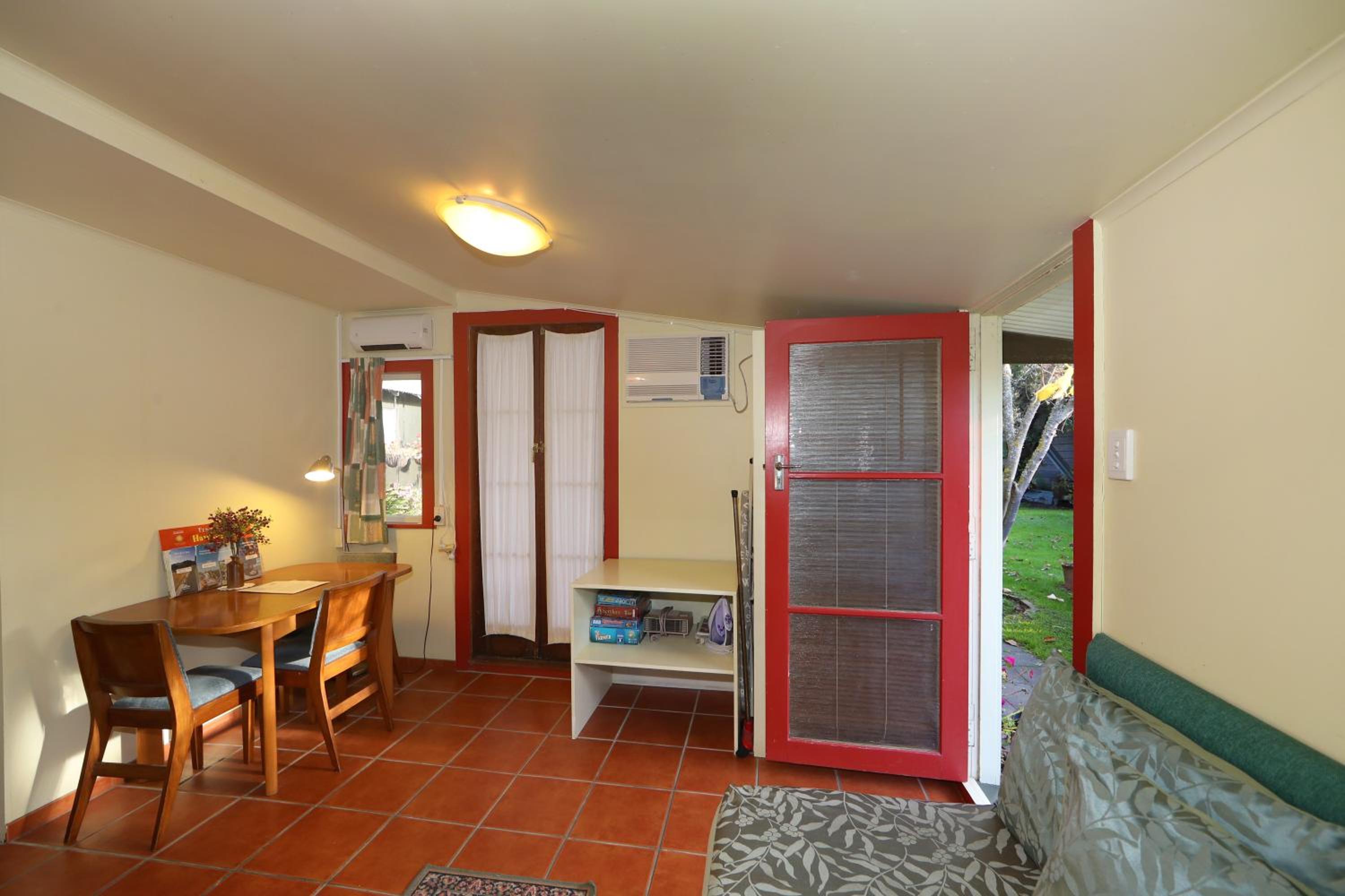 One-Bedroom House - Photo 4