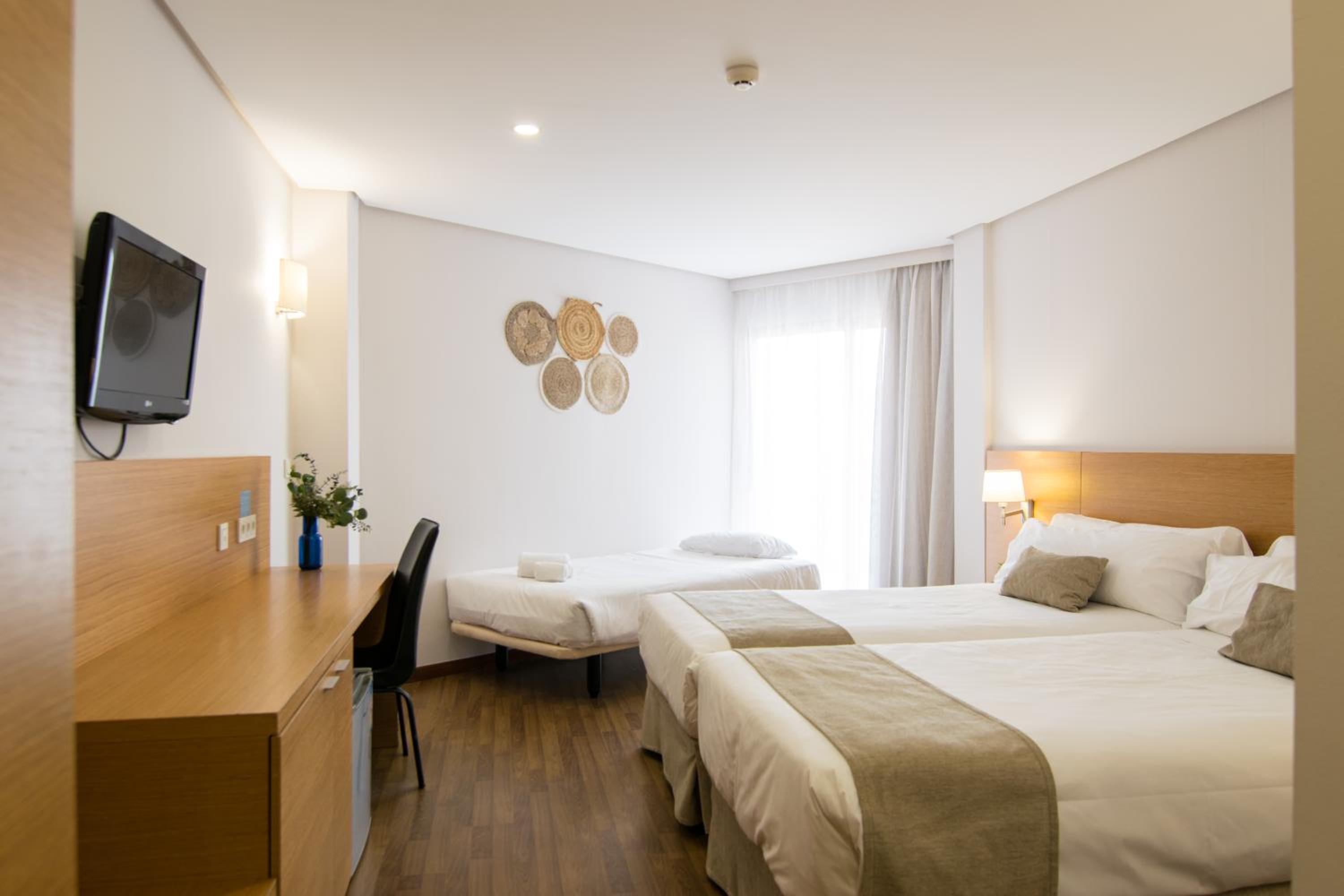 Deluxe Room (2 Adults) - Photo 11