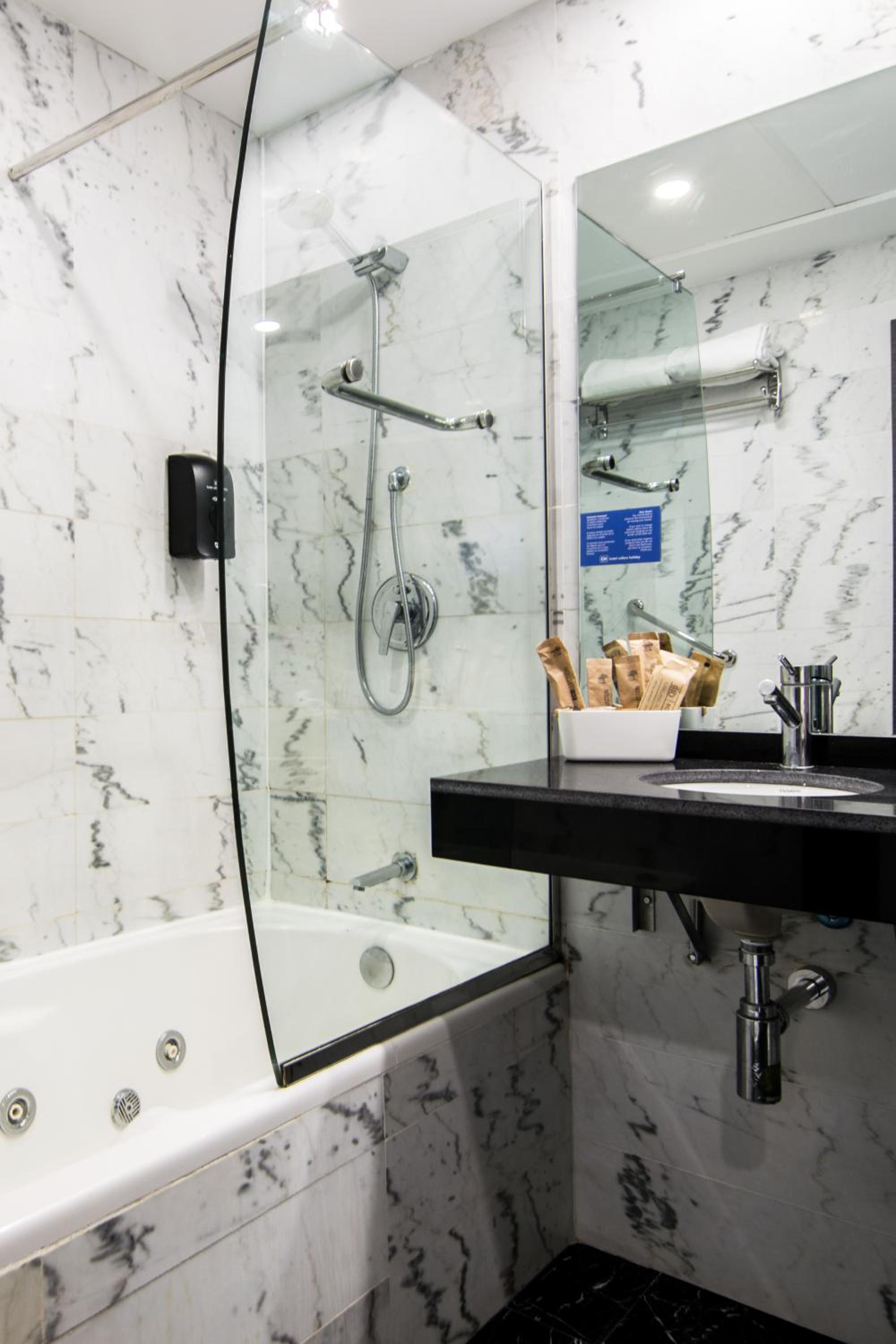 Junior Suite (2 Adults) - Photo 3