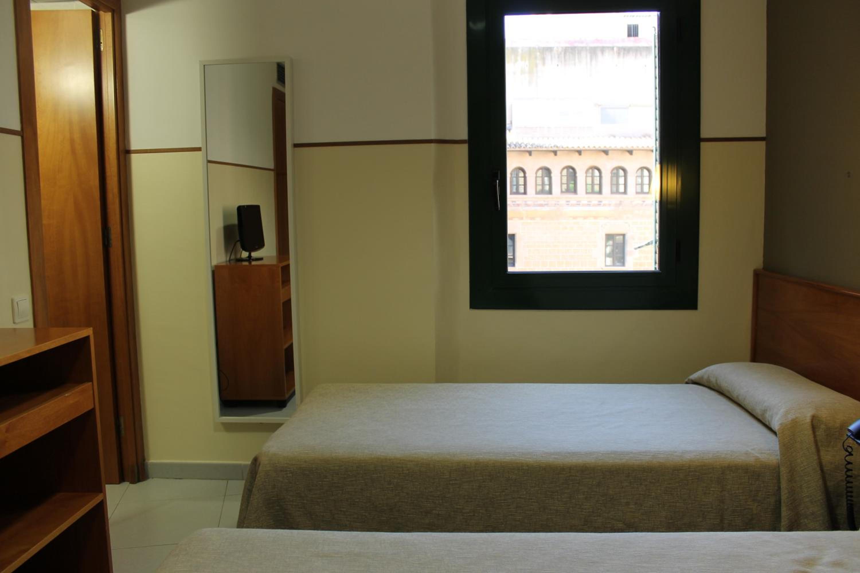 Basic Twin Room photo 2