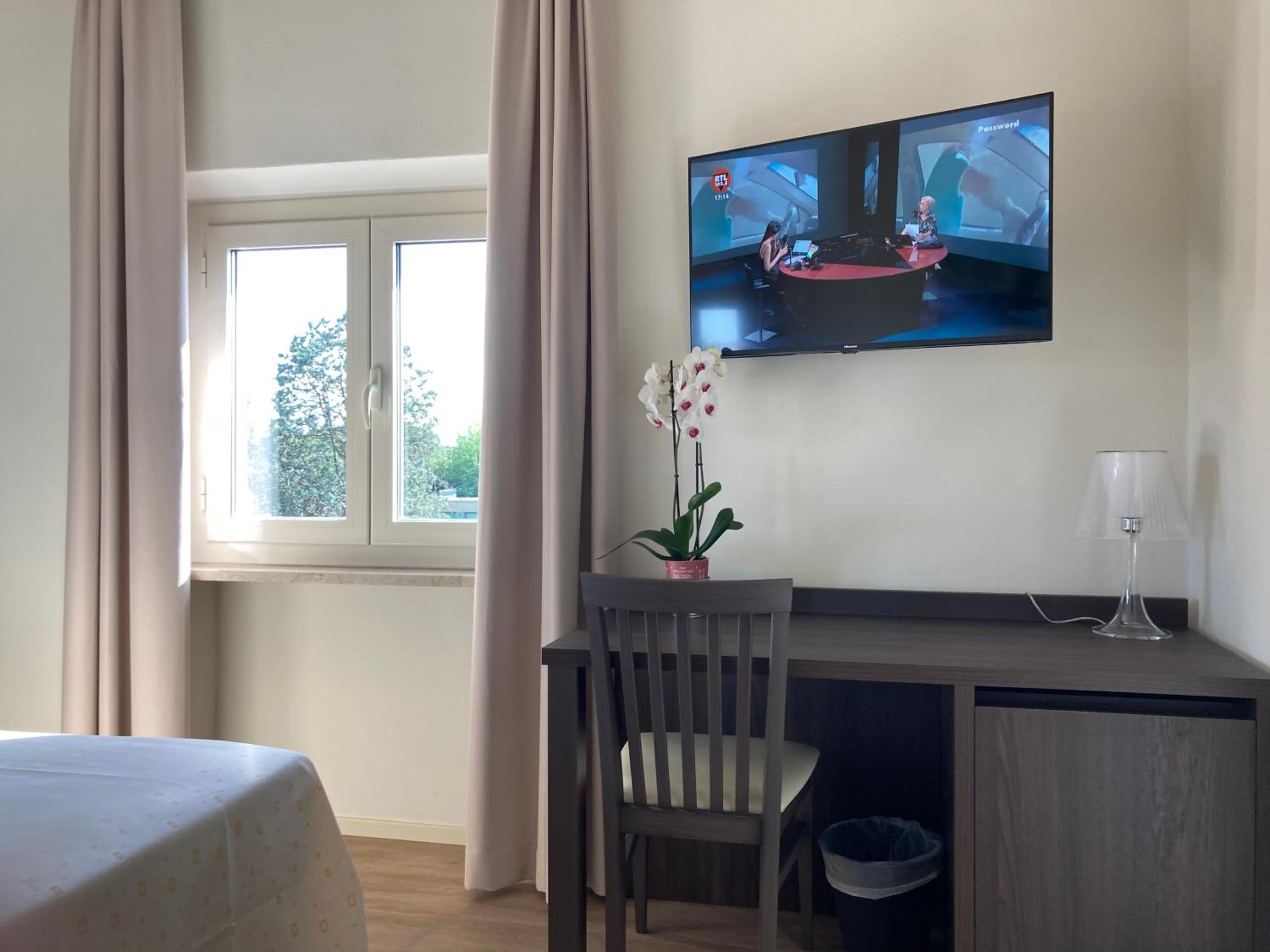 Double Room - Photo 10