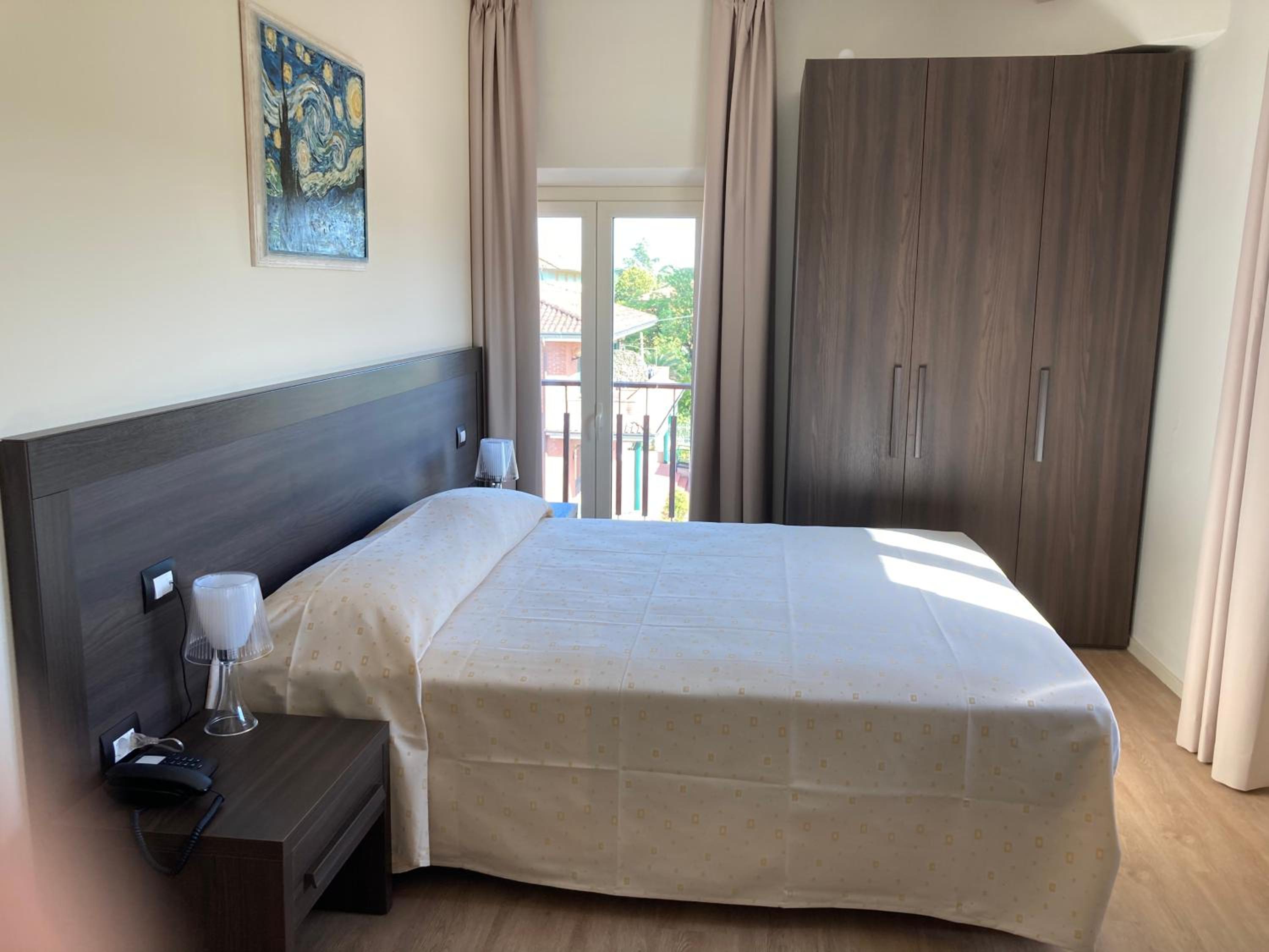 Double Room - Photo 8