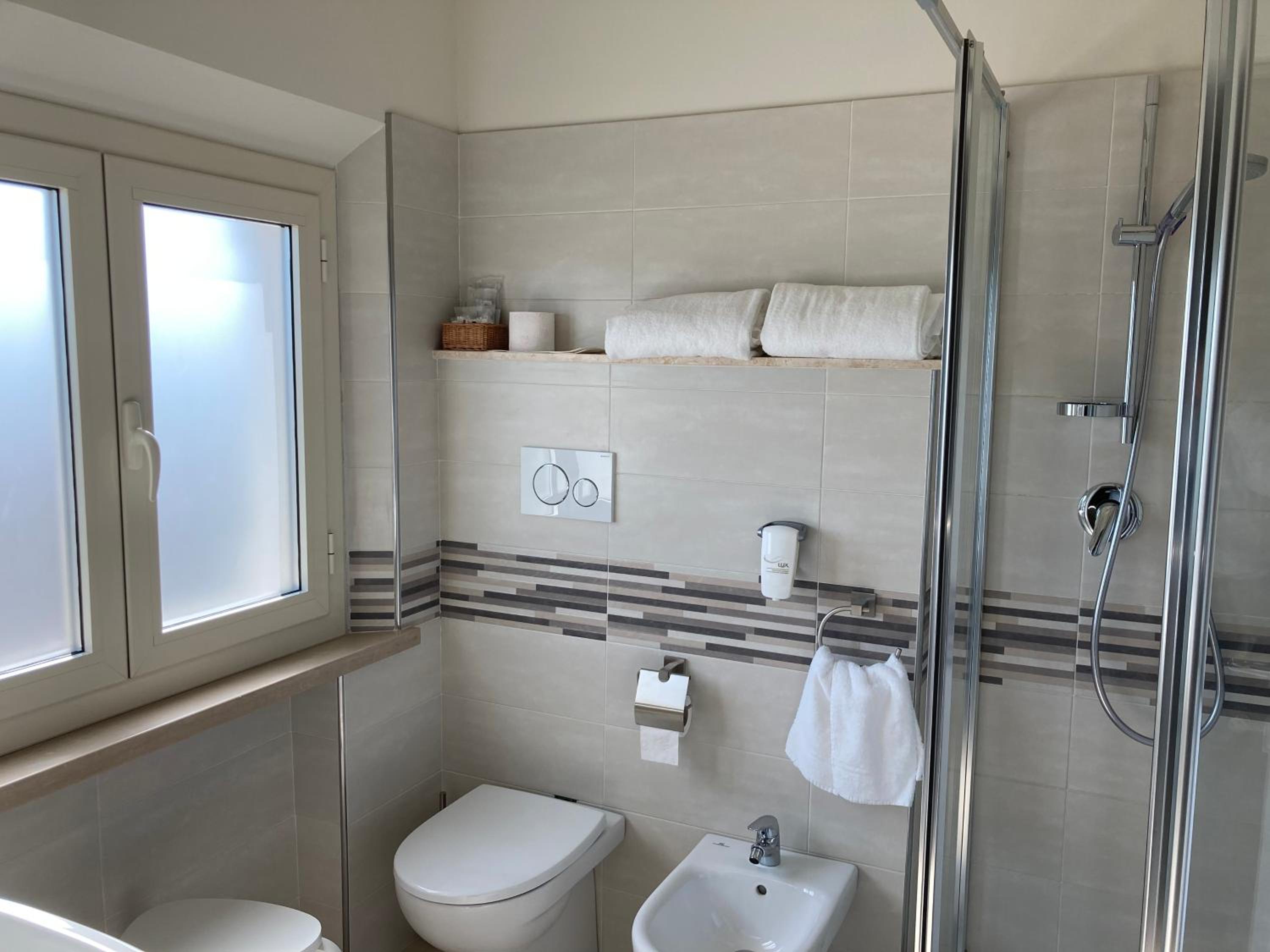 Double Room - Photo 9