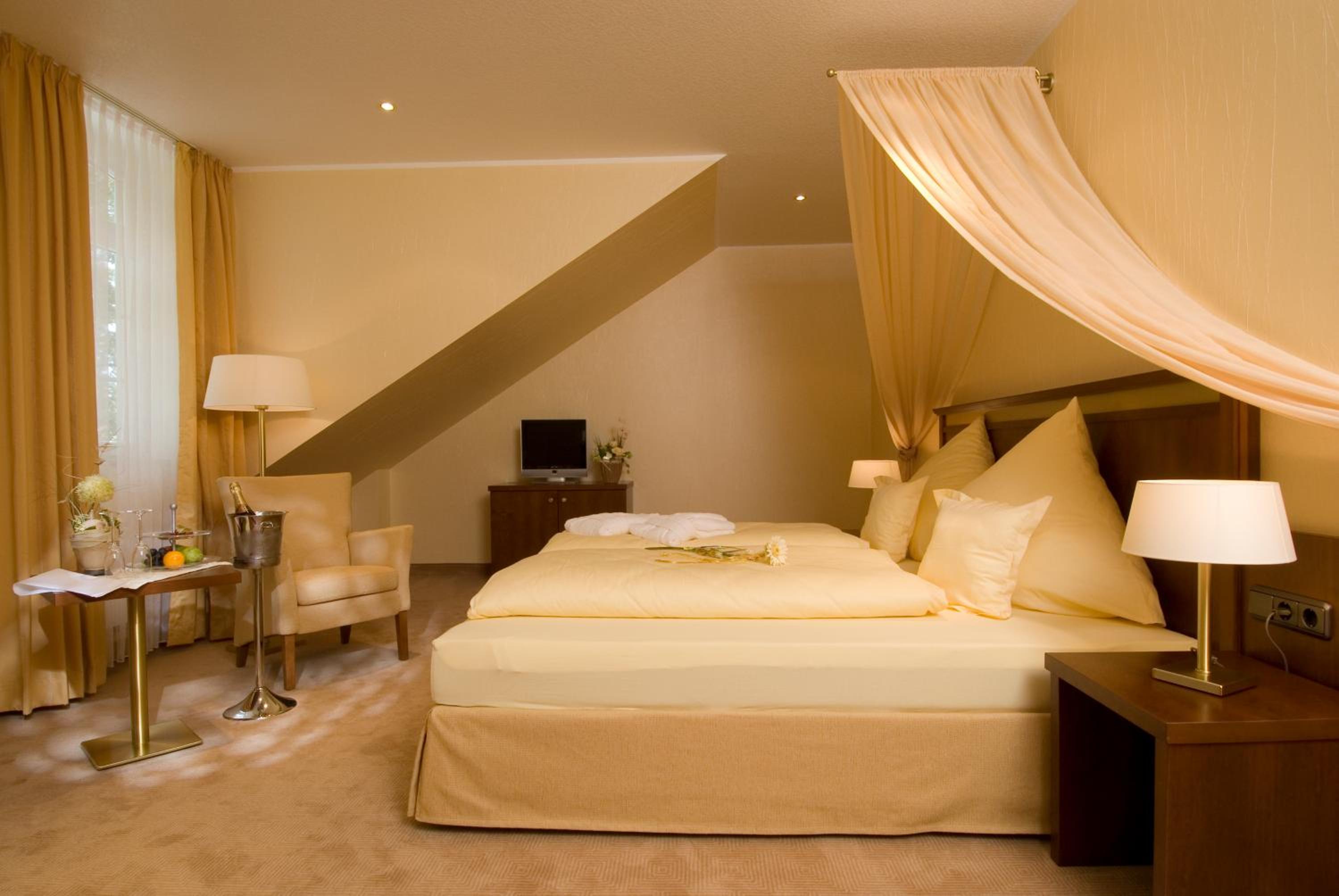 Double Room - Photo 12