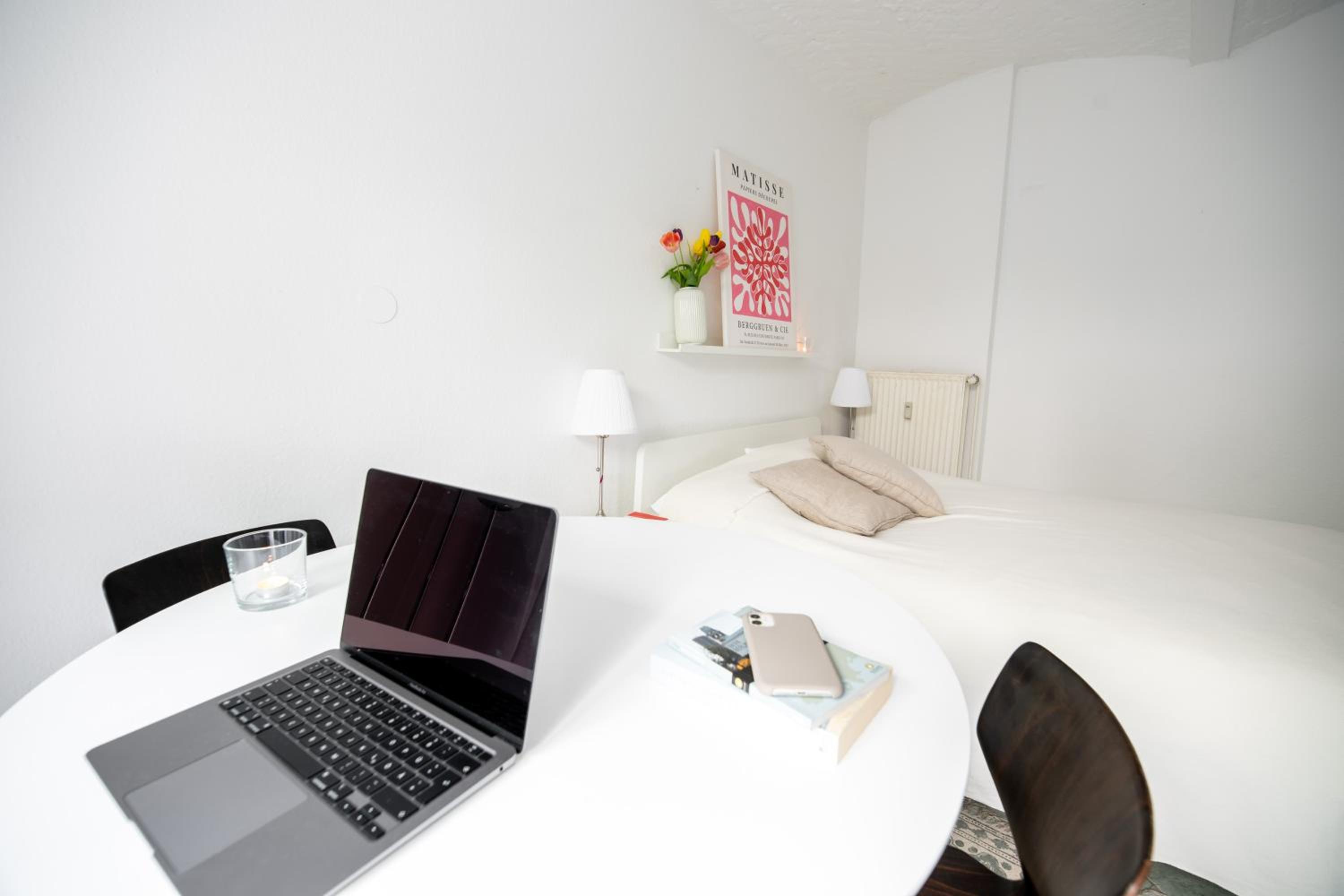 One-Bedroom Apartment photo 1