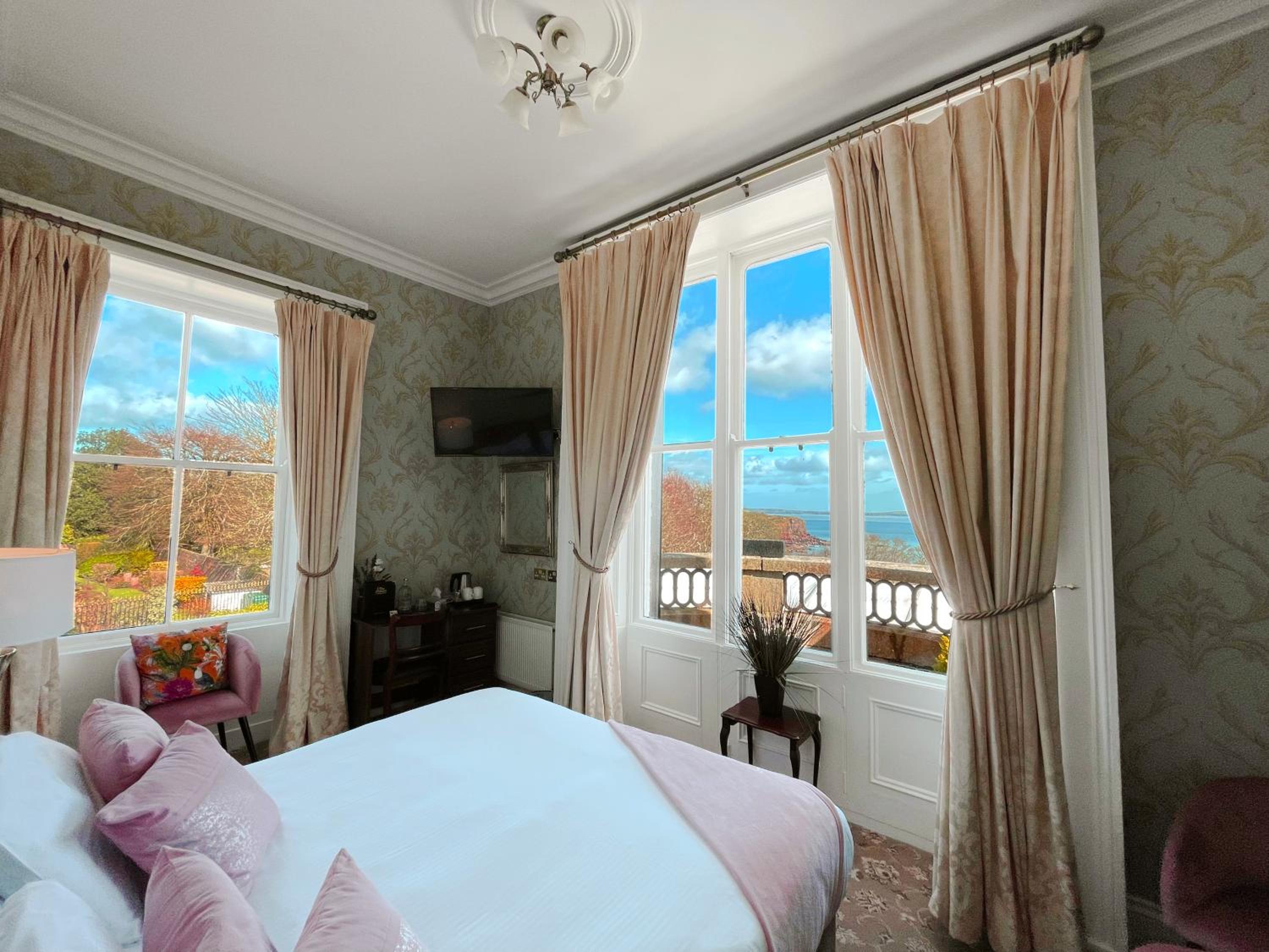 Deluxe Double or Twin Room with Sea View