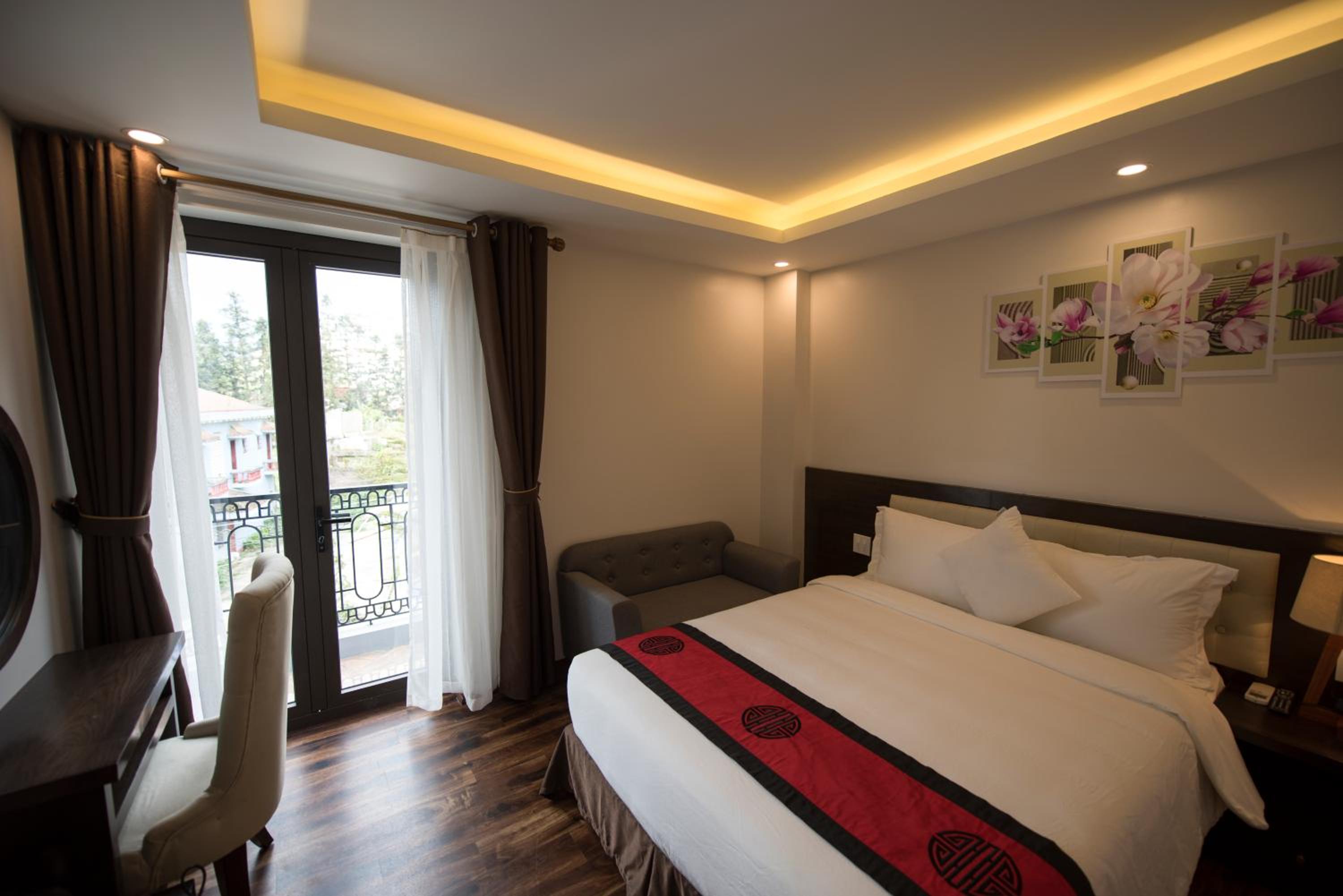 Deluxe Double Room with Balcony photo 2