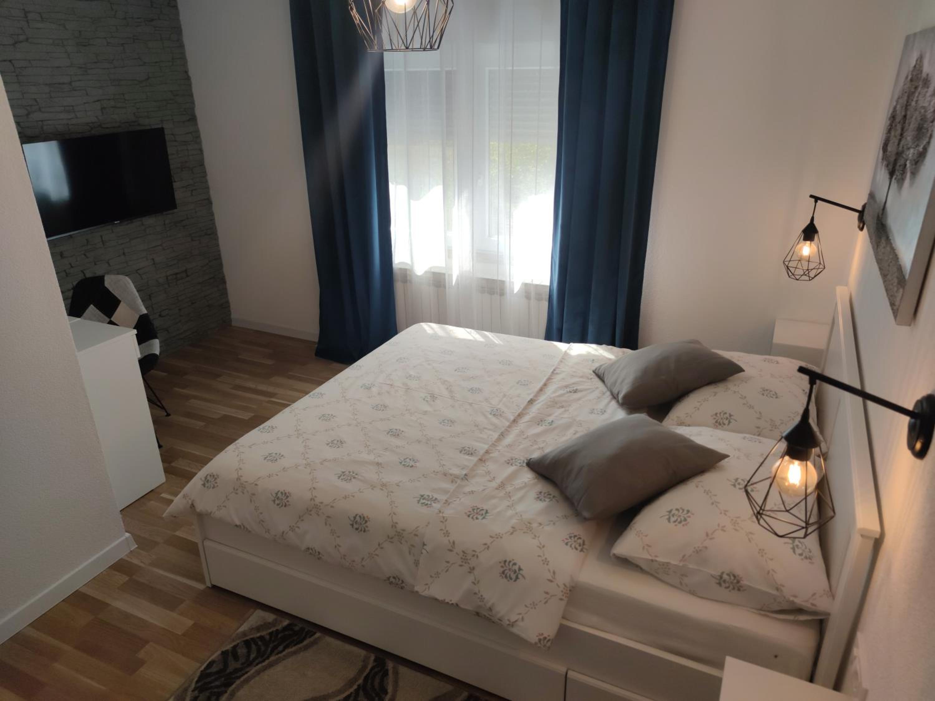 One-Bedroom Apartment - Photo 5
