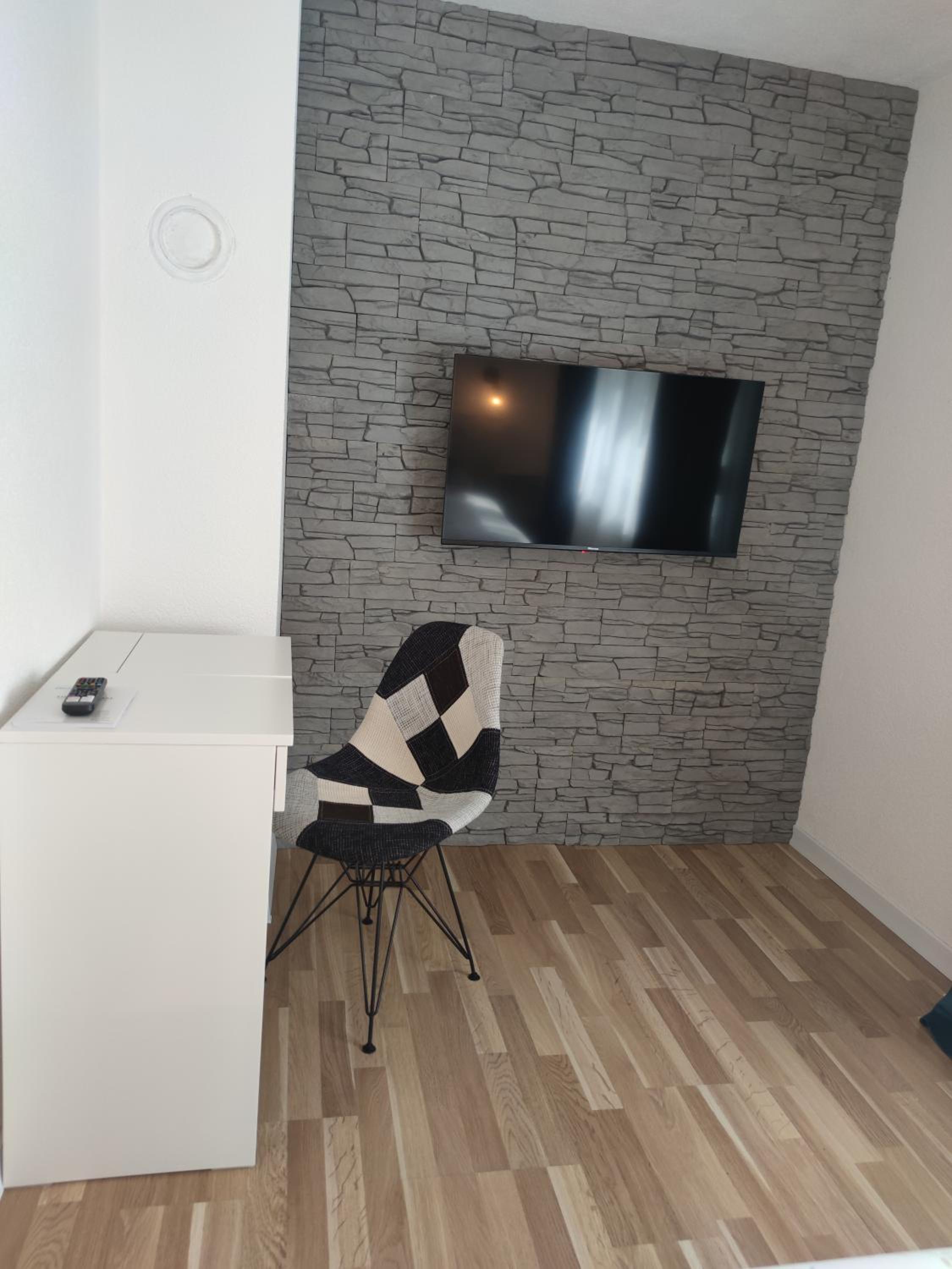 One-Bedroom Apartment - Photo 12