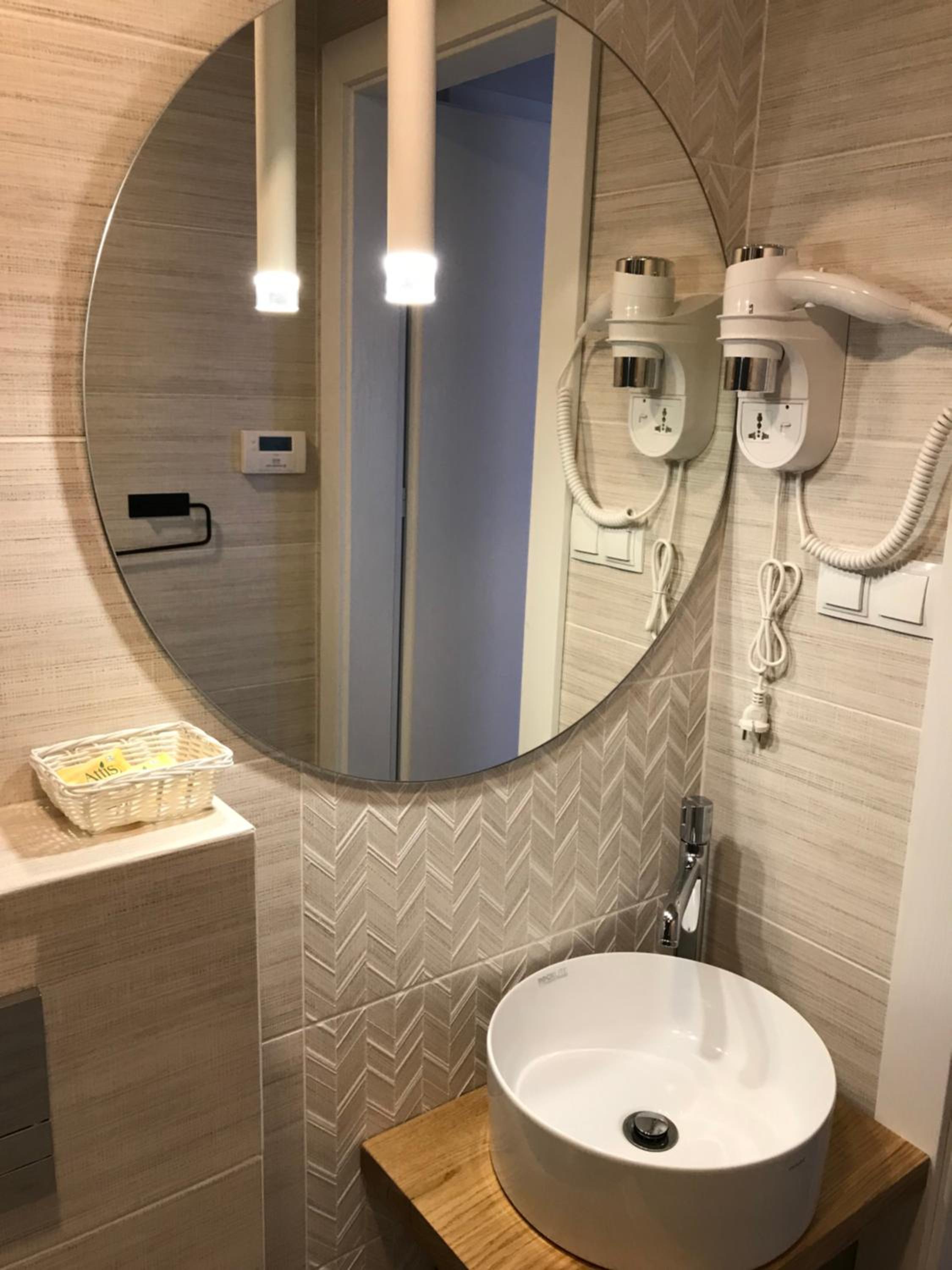 Double Room with Balcony (2 Adults + 1 Child) photo 1
