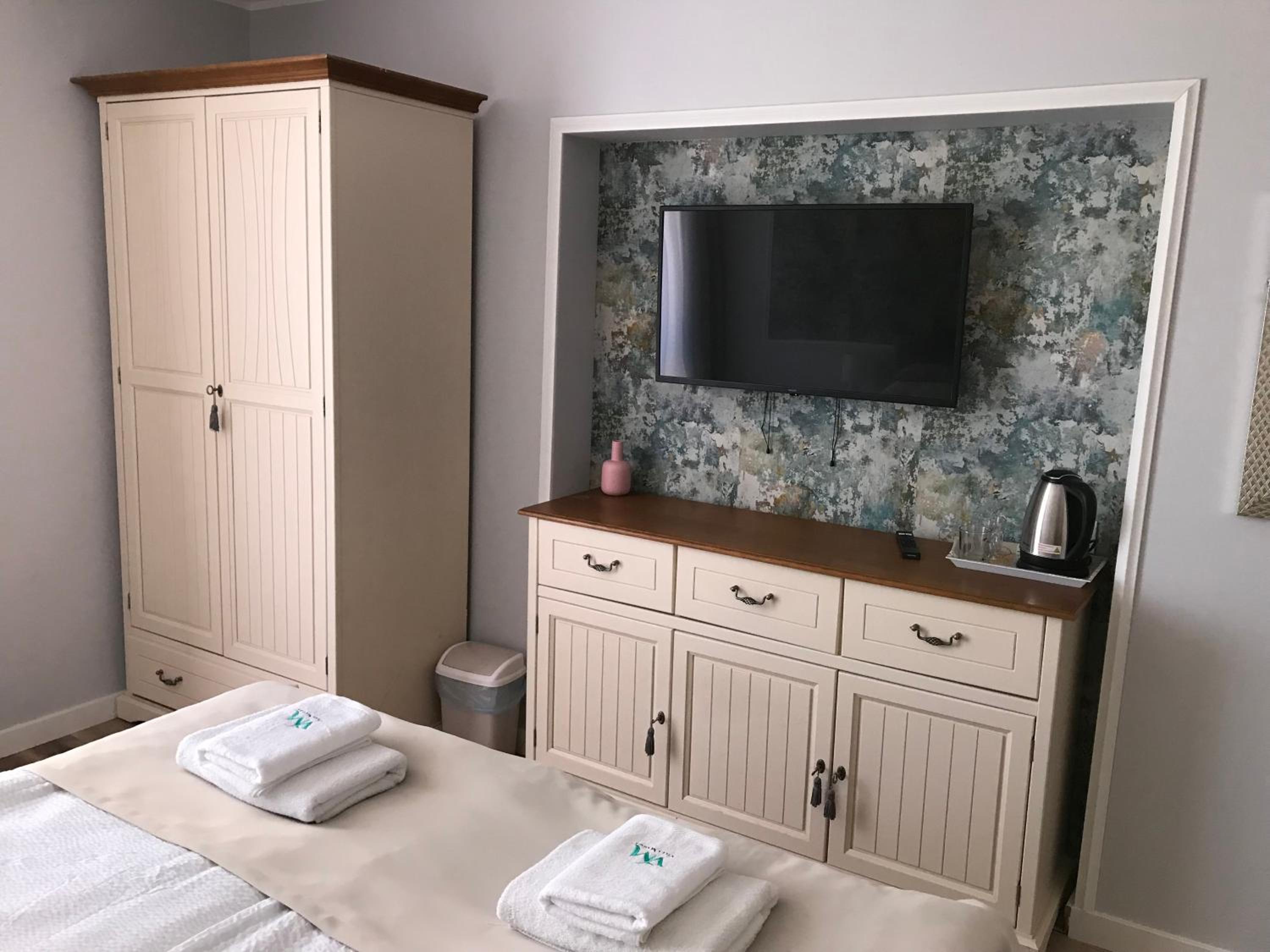 Double Room with Balcony (2 Adults + 1 Child) photo 2