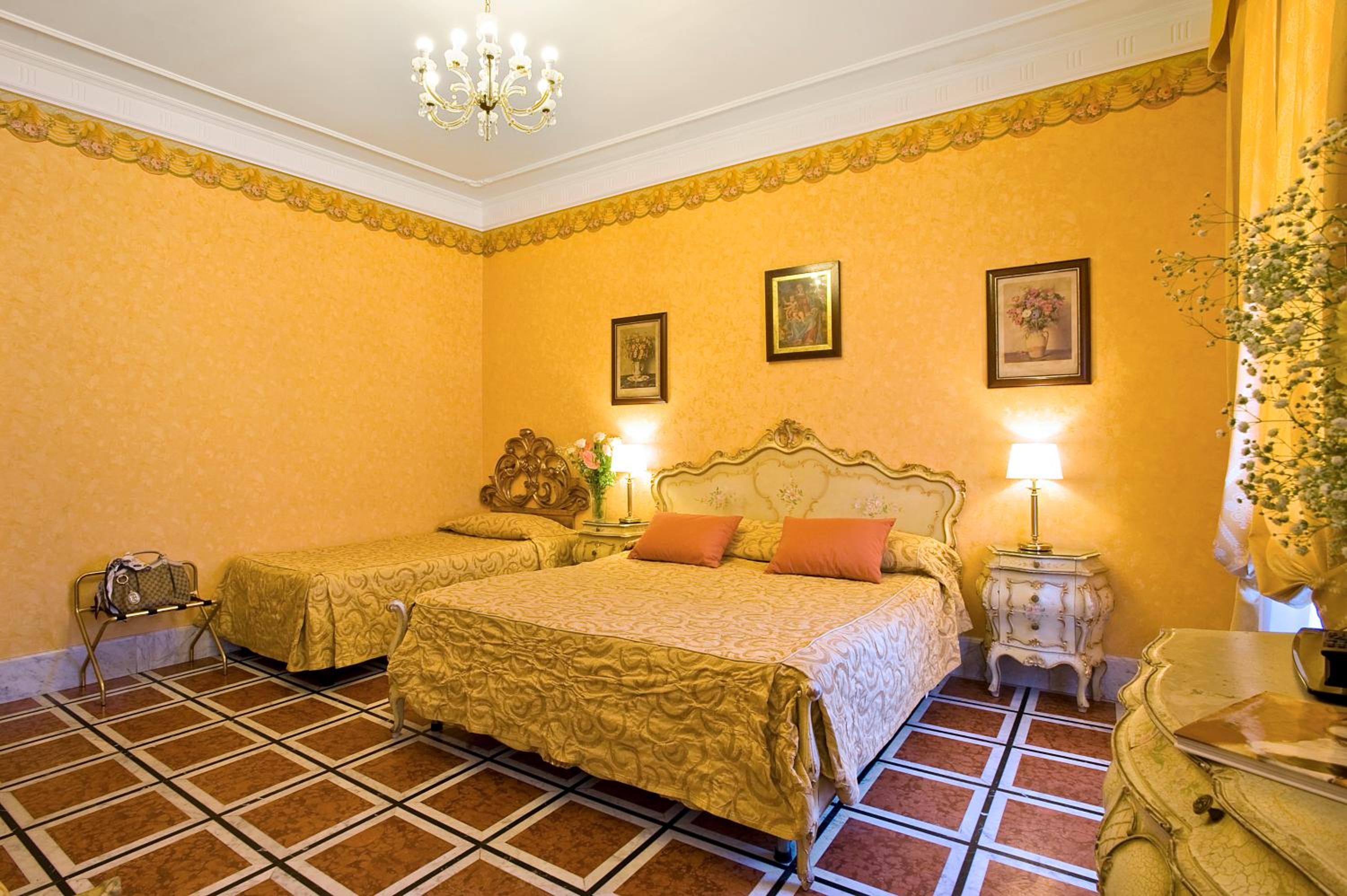 Small Triple Room thumbnail 5