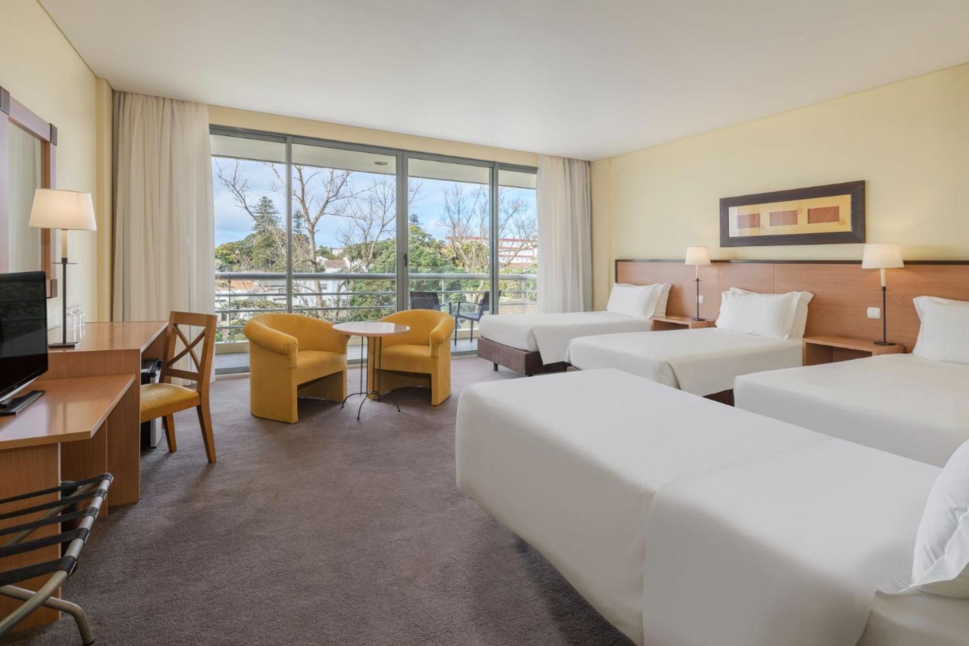 Classic Triple Room with Balcony - Photo 2