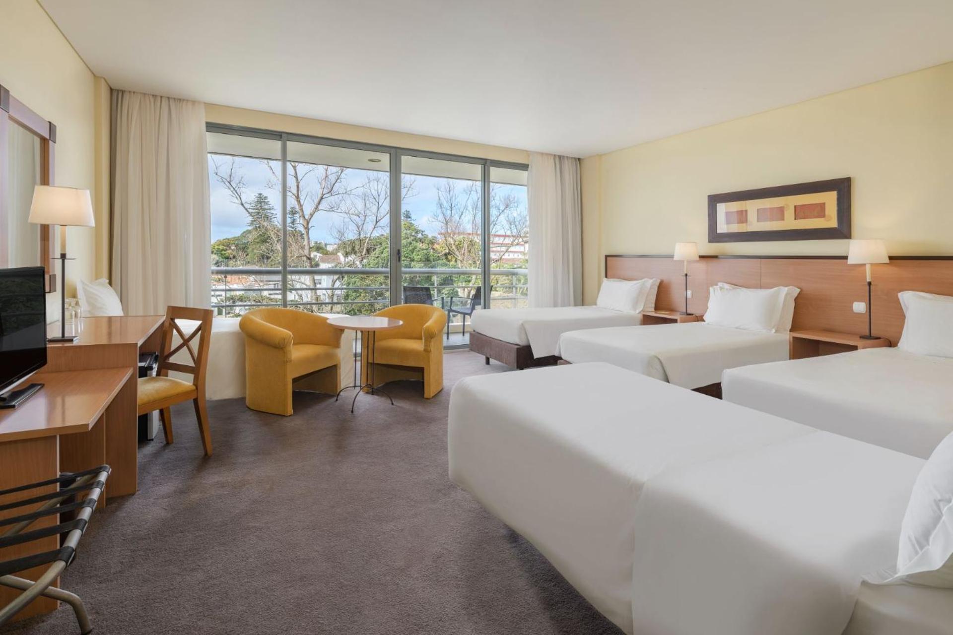 Classic Triple Room with Balcony - Photo 4