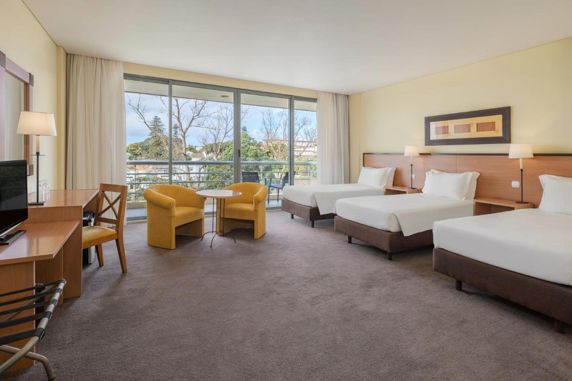 Classic Triple Room with Balcony - Photo 1