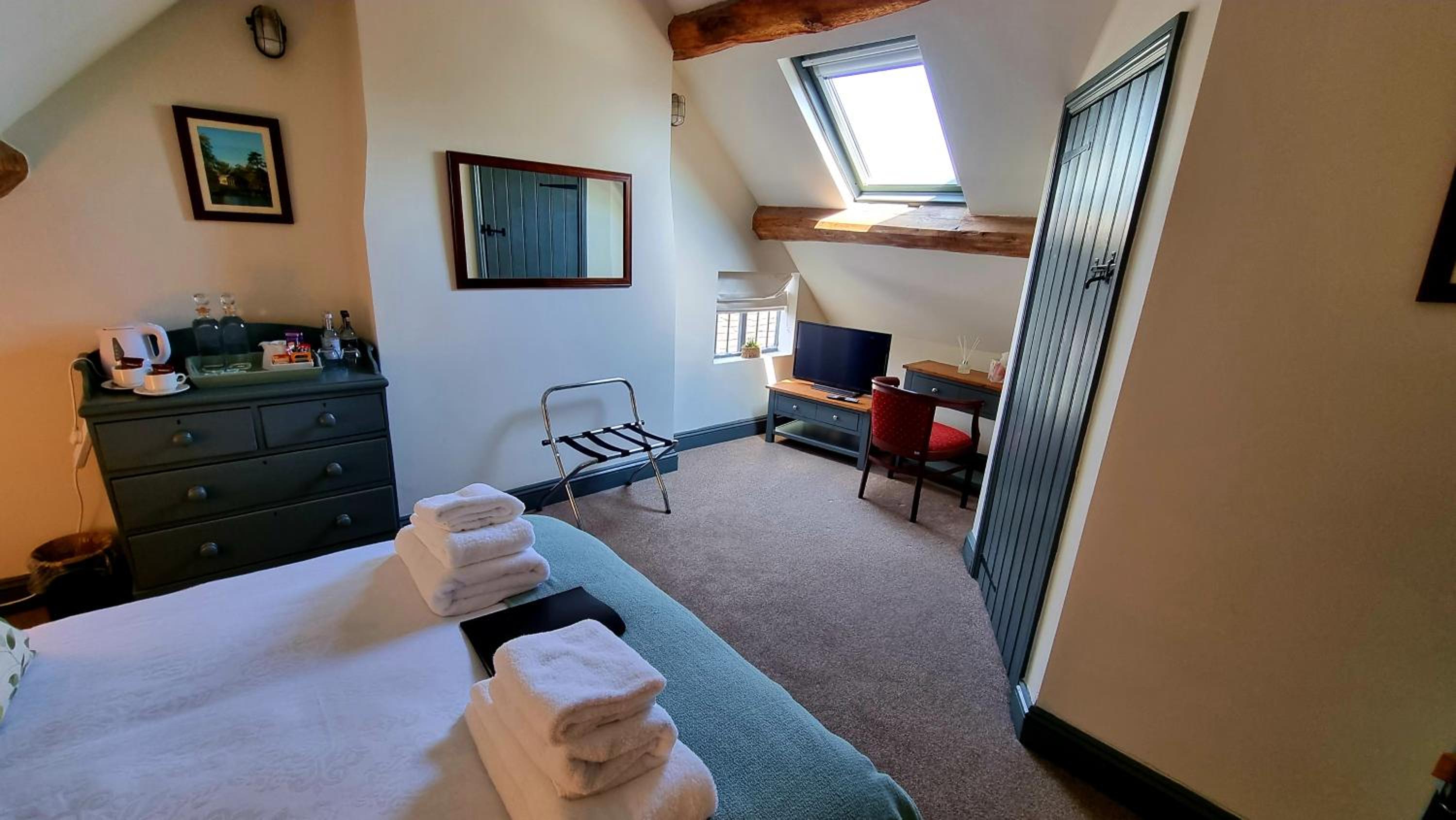 Standard King Room - Photo 4