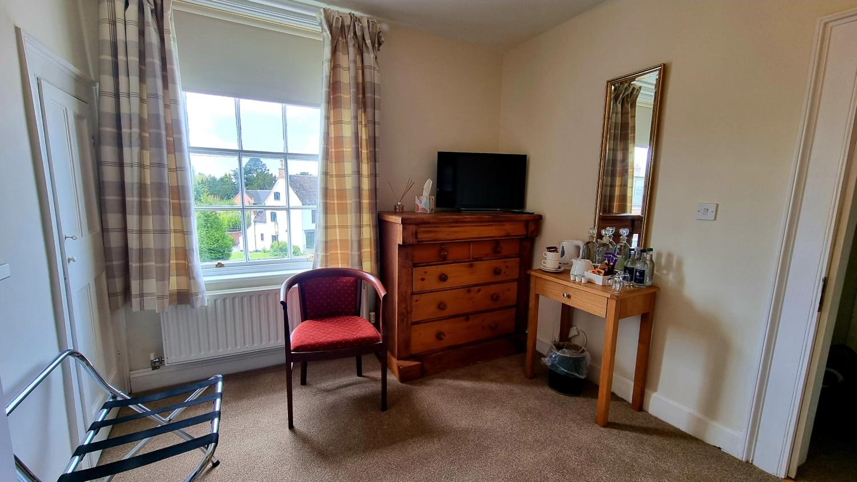 Deluxe King Room - Photo 4