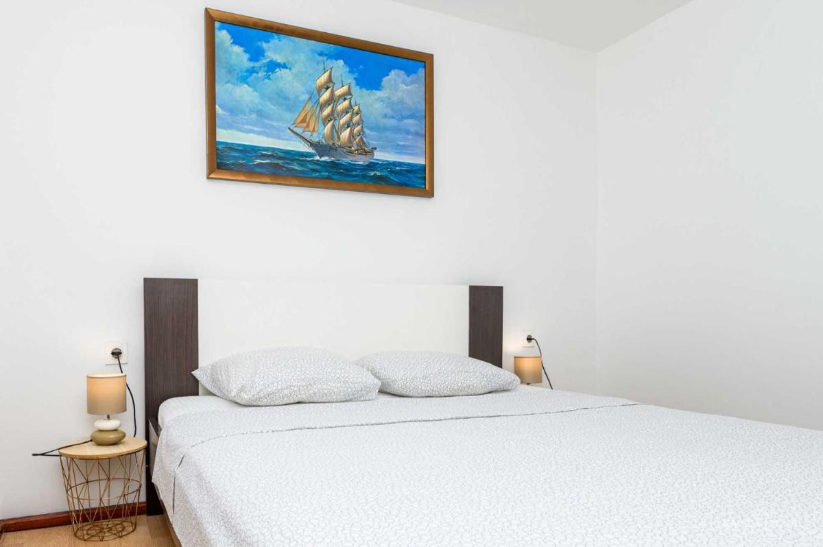 Three-Bedroom Apartment photo 2