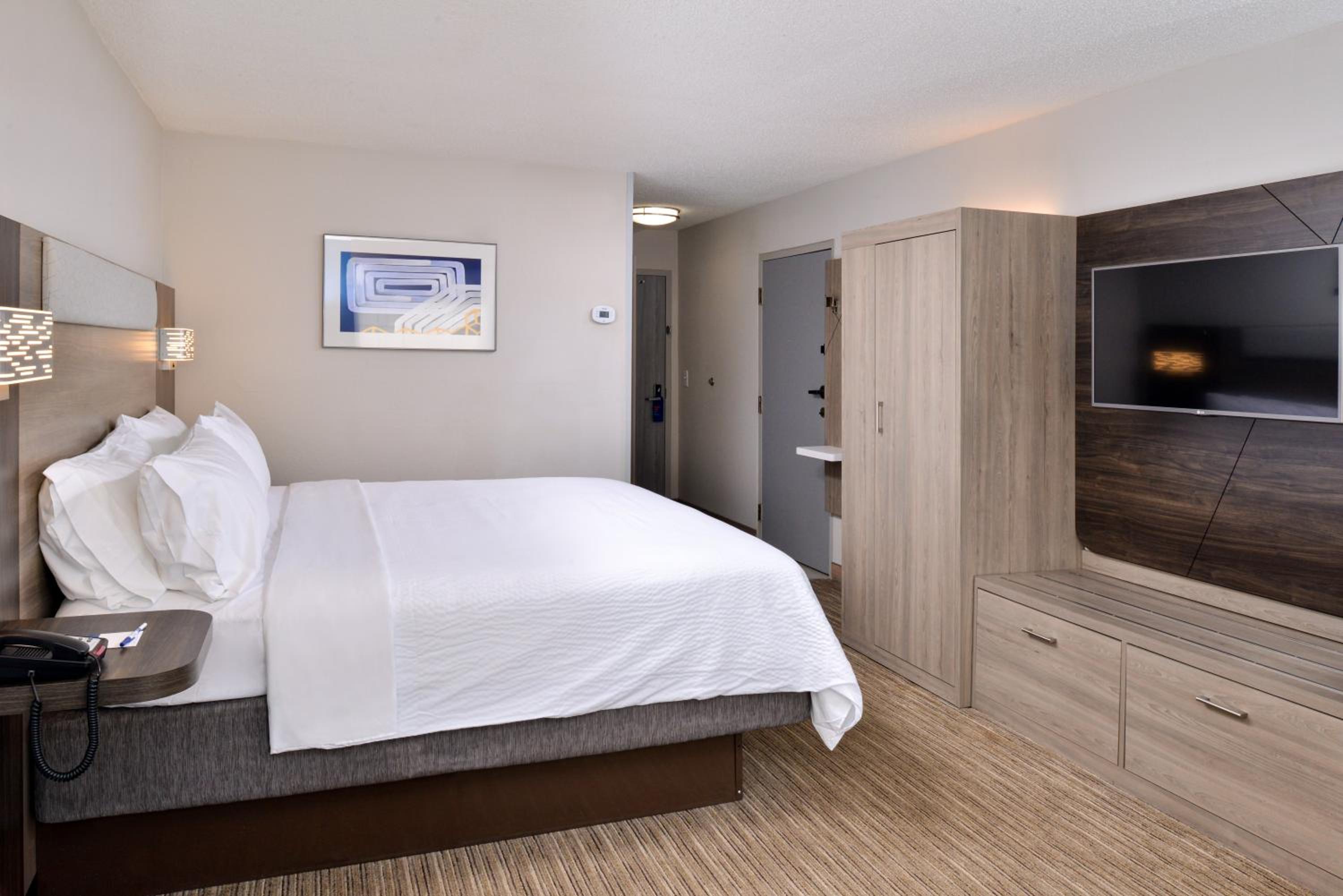 Standard King Room - Photo 5