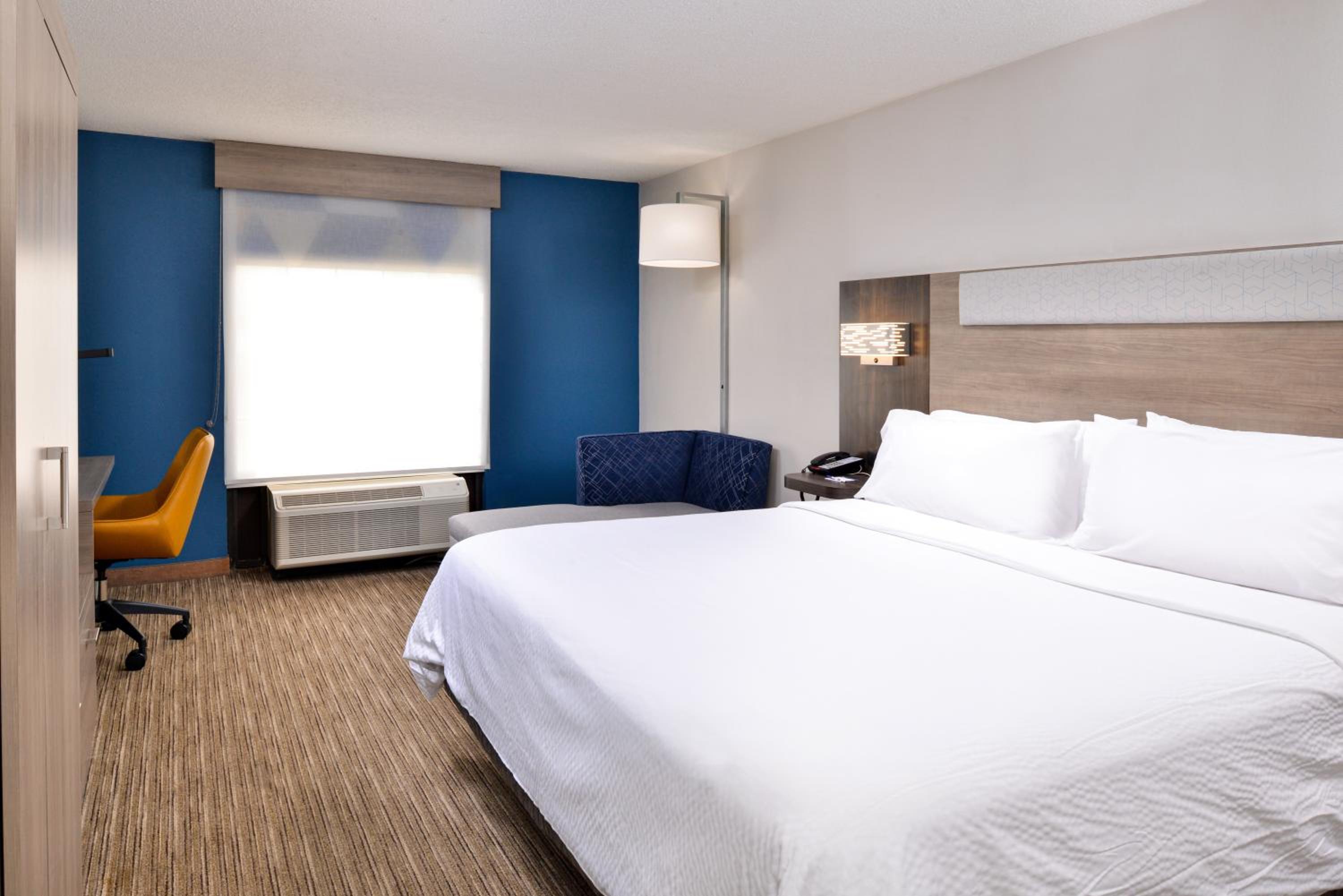 Standard King Room - Photo 3
