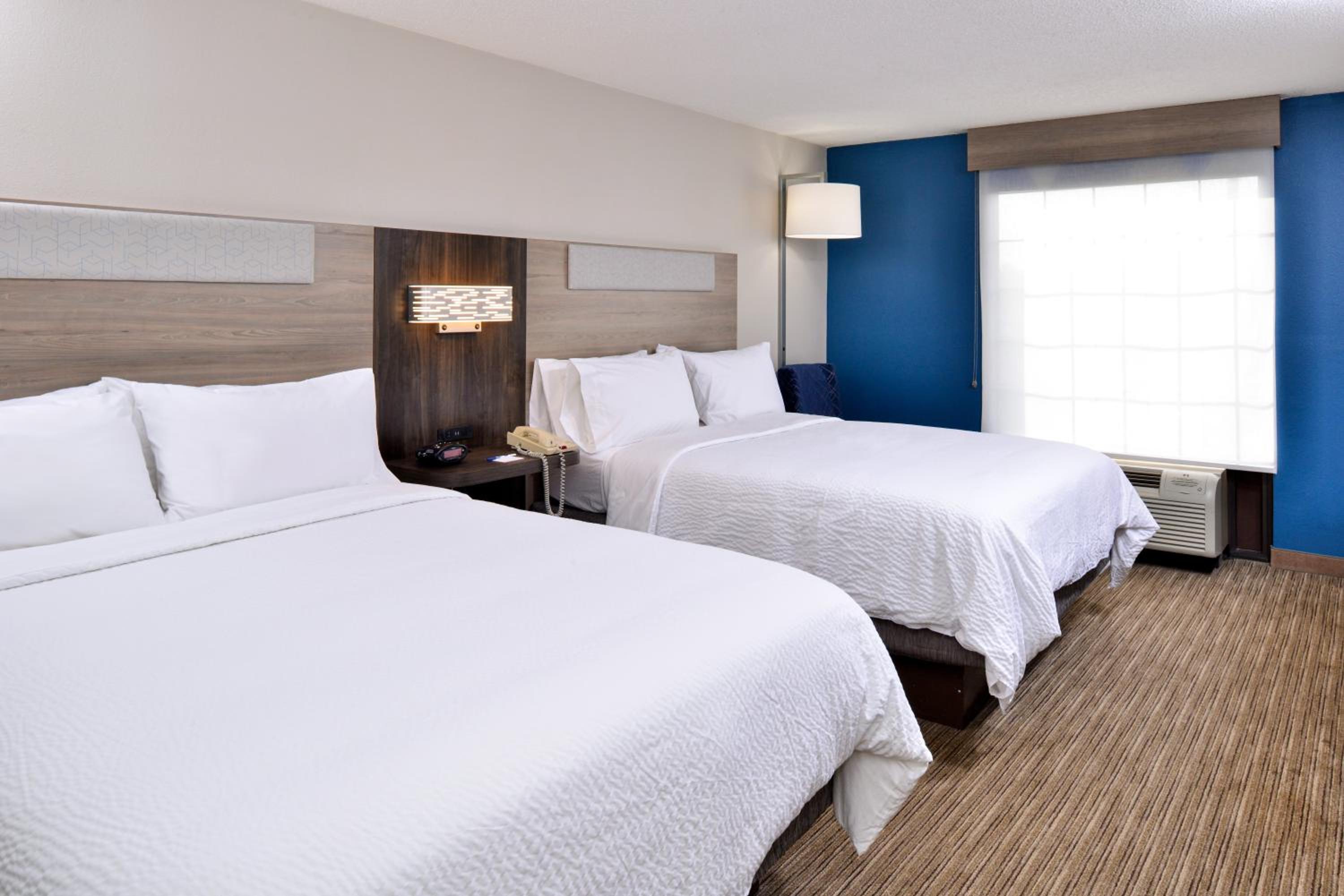 Double Room with Two Double Beds - Photo 3