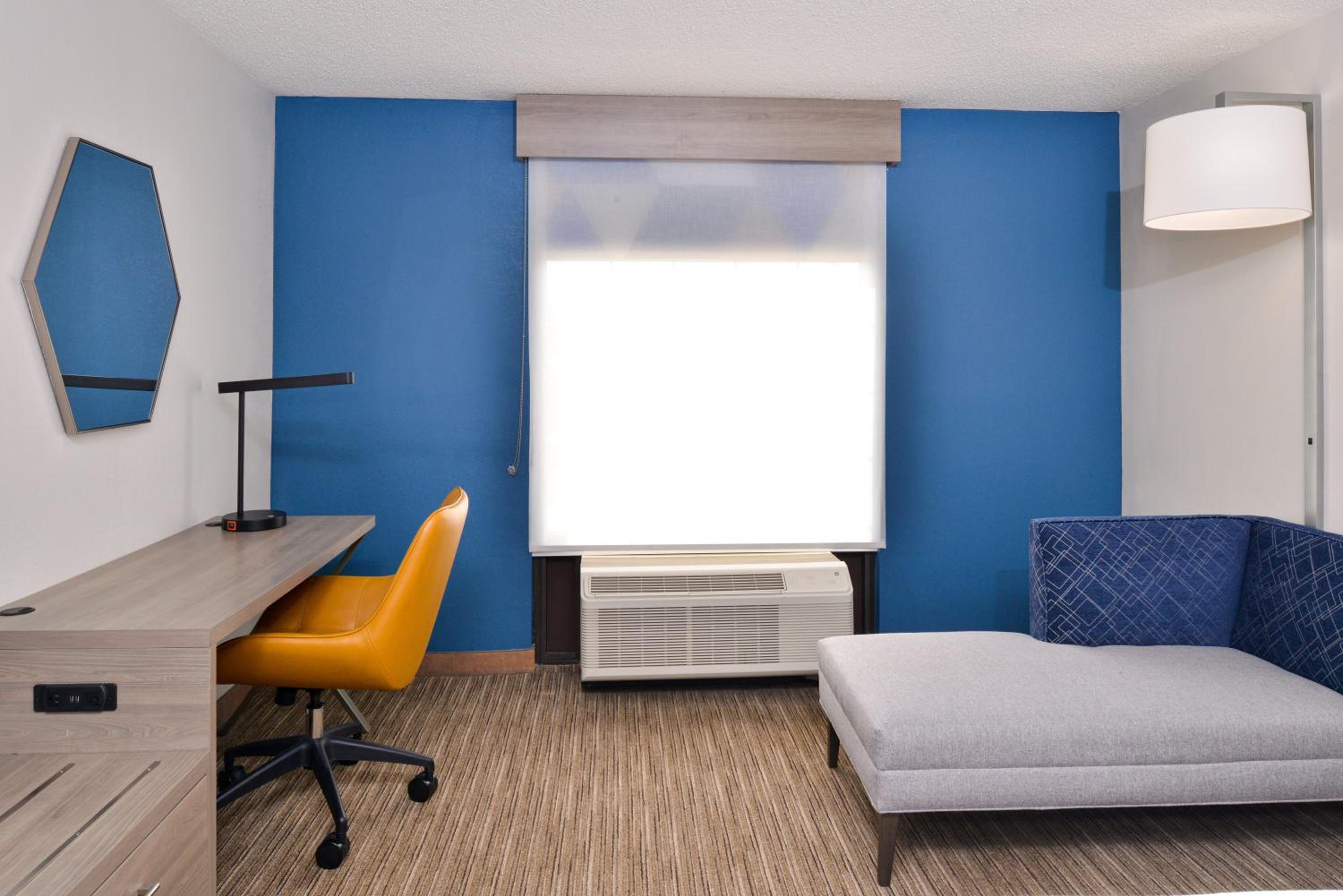 Standard King Room - Photo 2