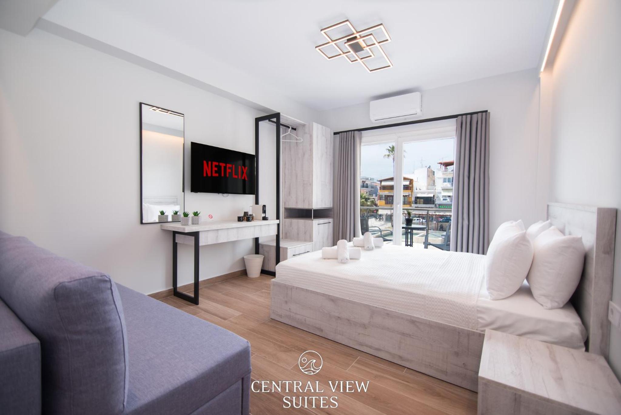 Quadruple Room with Balcony - Photo 3