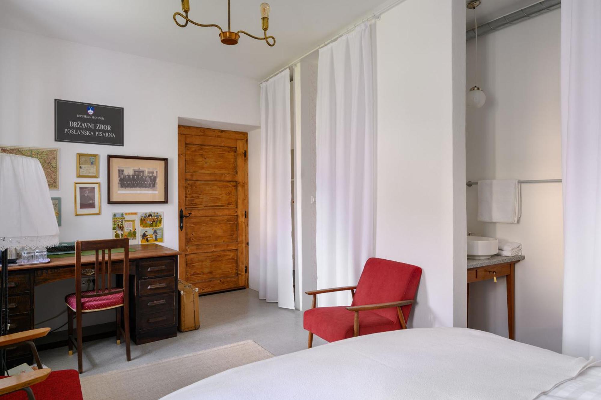 Deluxe Suite photo 2