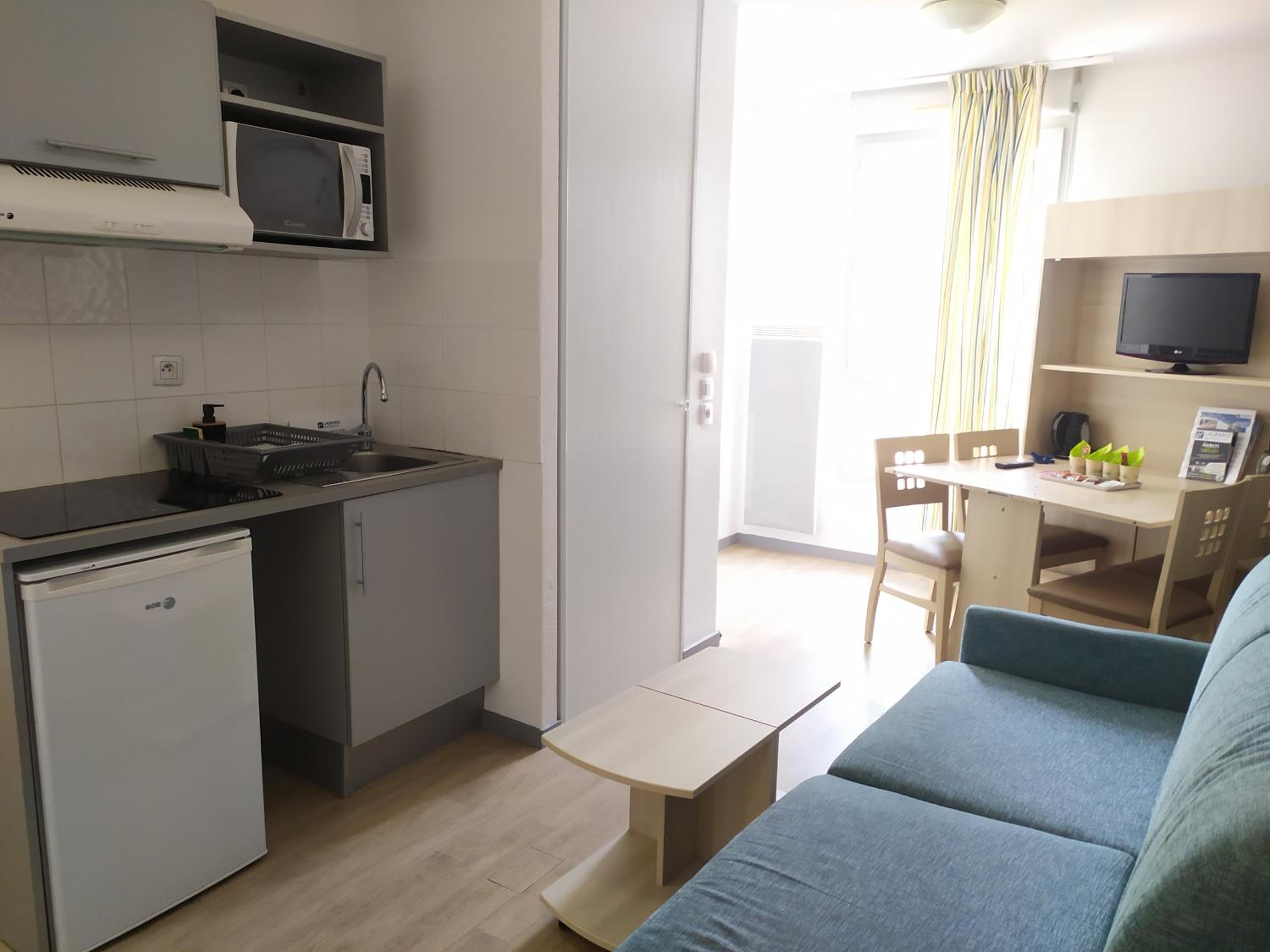 One-Bedroom Apartment (2 Adults & 2 Children)