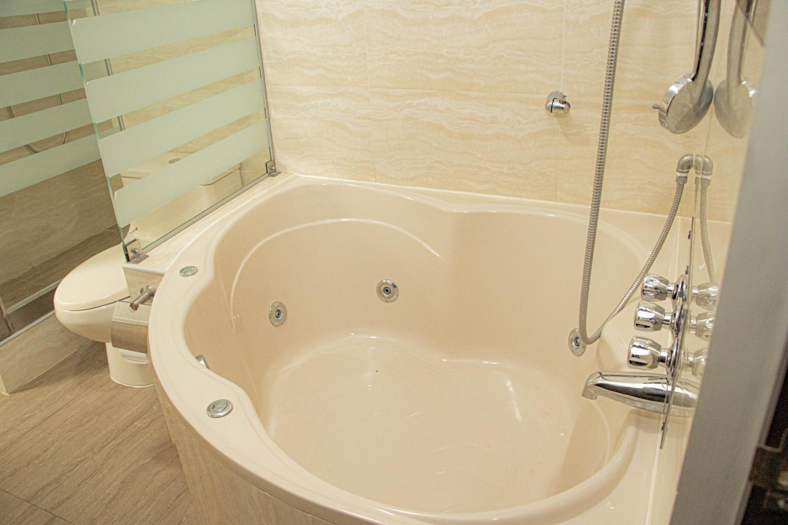 King Suite with Spa Bath photo 3