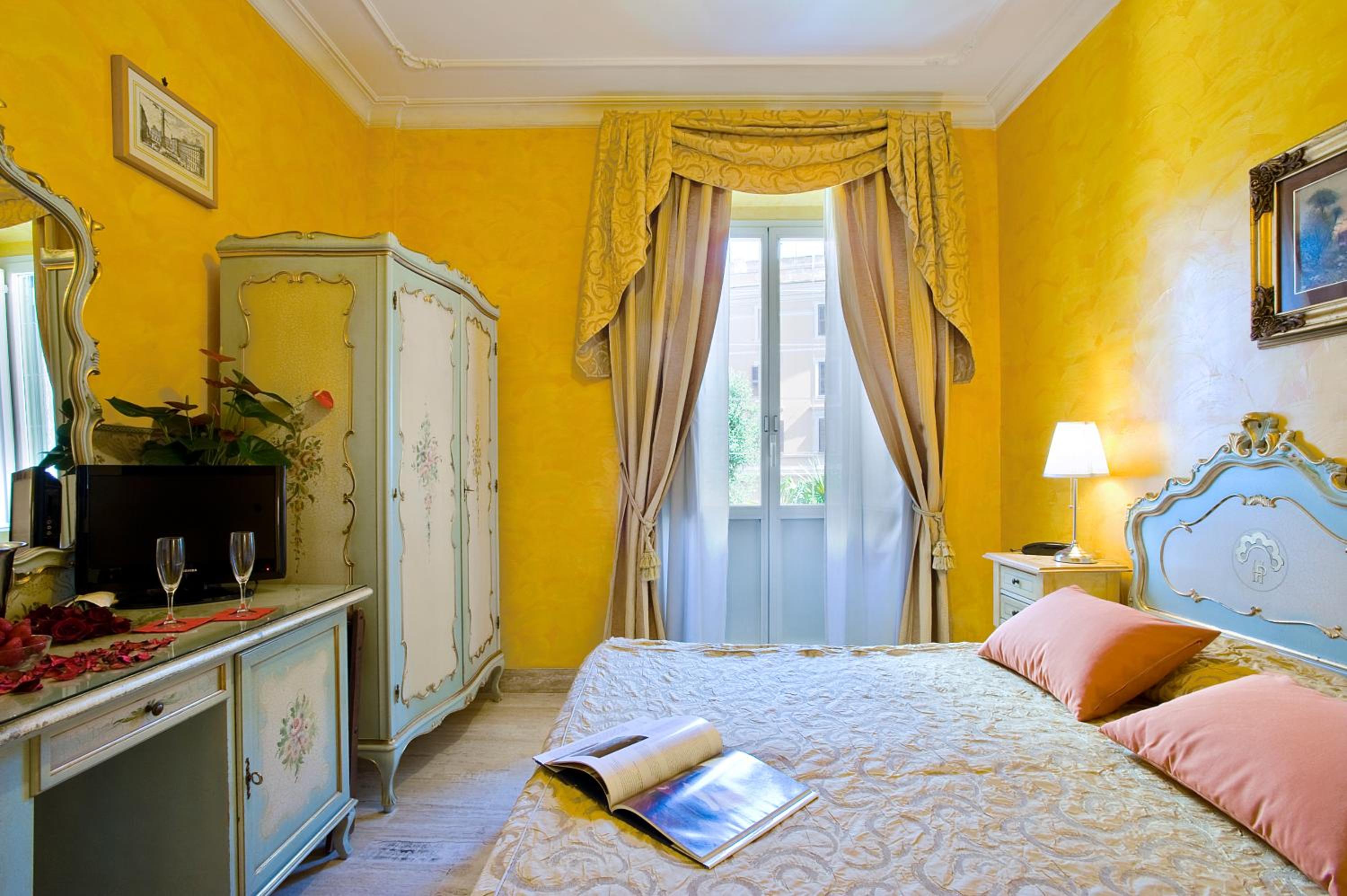 Standard Double or Twin Room thumbnail 5