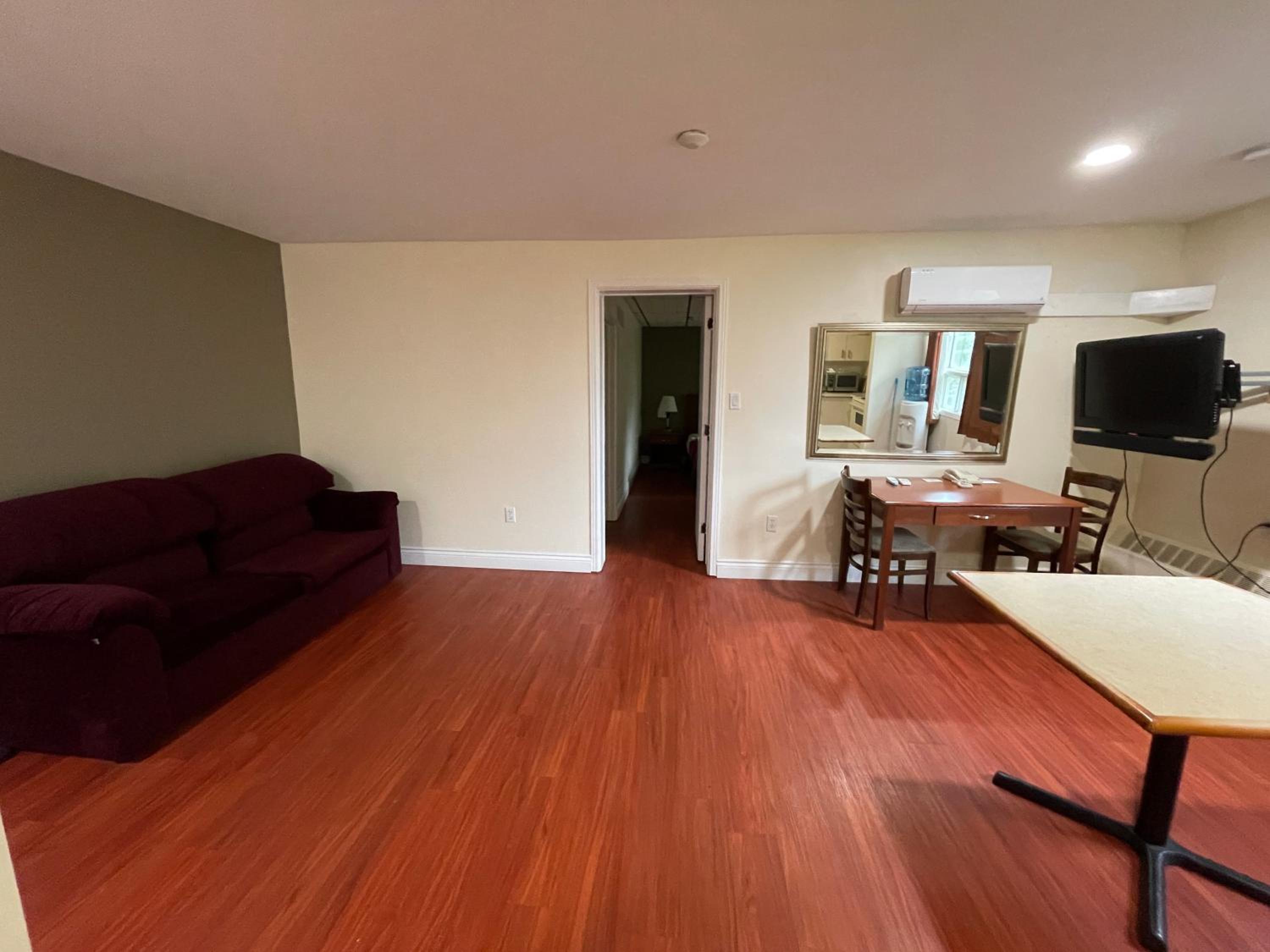 2 Queen Beds, 1 Sofa Bed, Two-Bedroom, Efficiency Apartment Suite, Non-Smoking - Photo 2