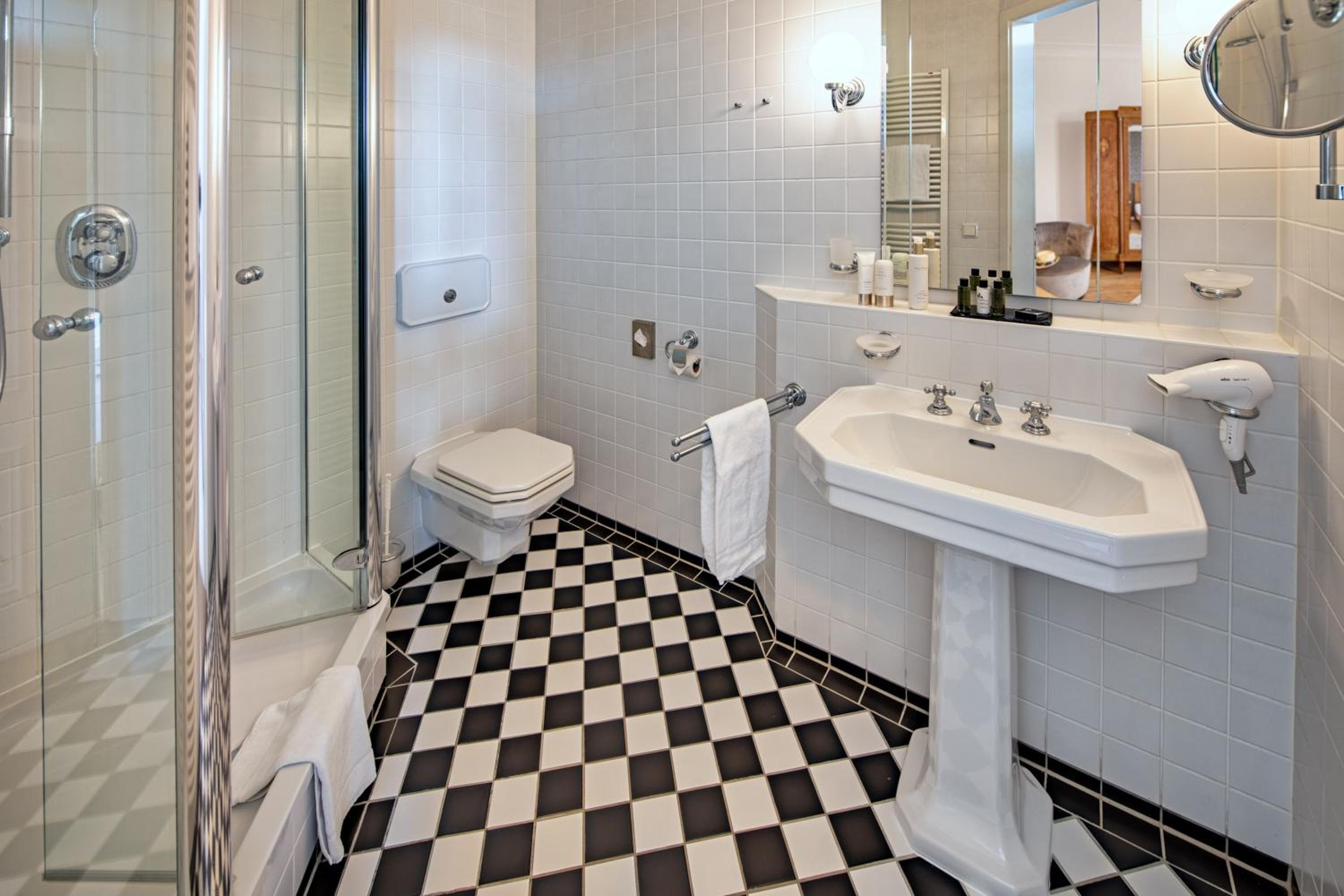 Single Room With Bathroom photo 2