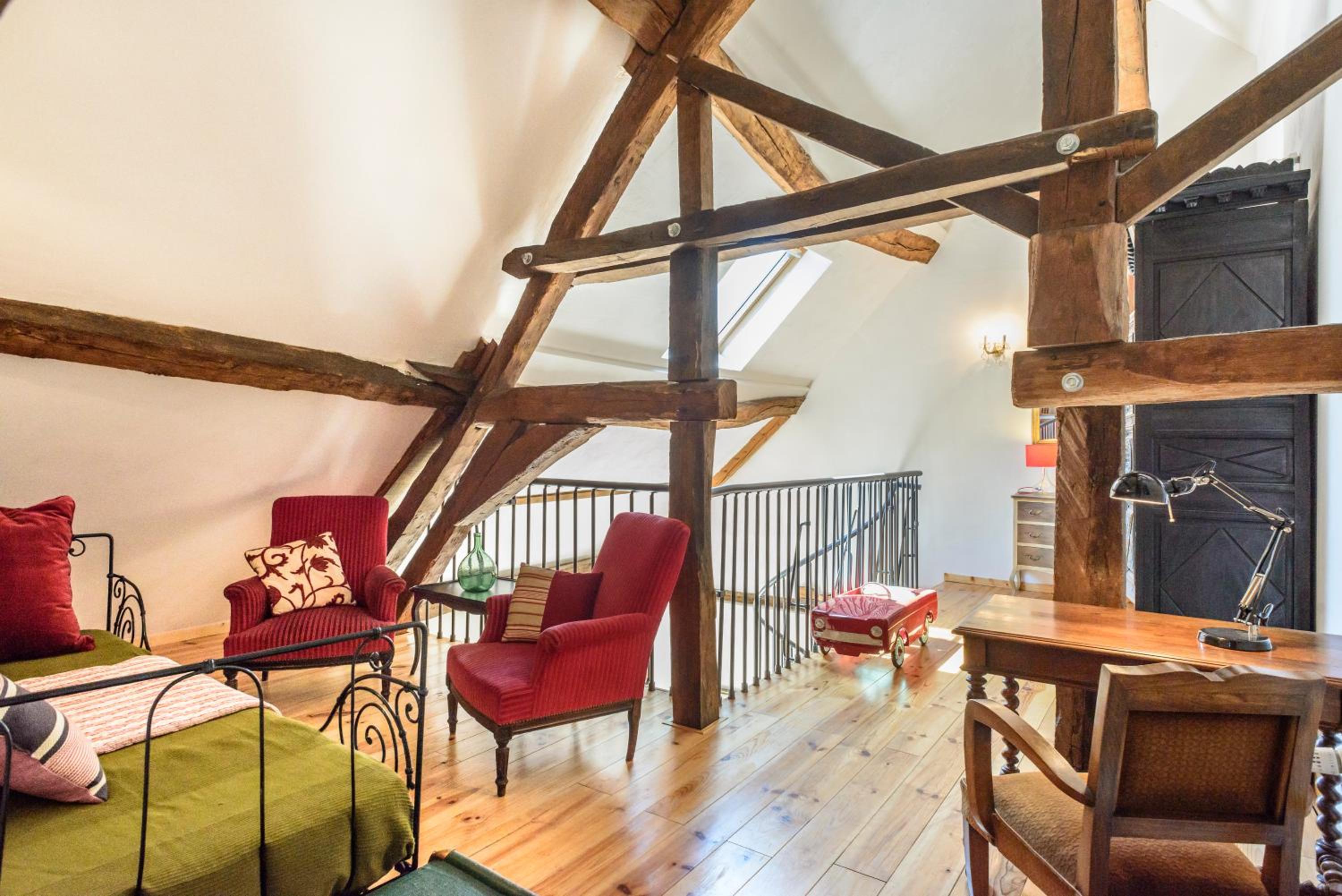 Loft - Photo 1