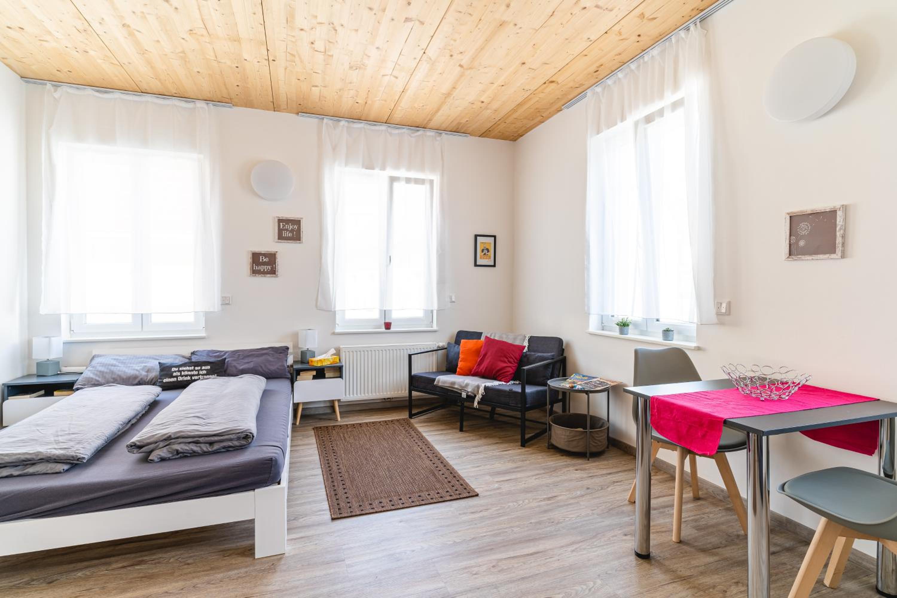 Apartment photo 2