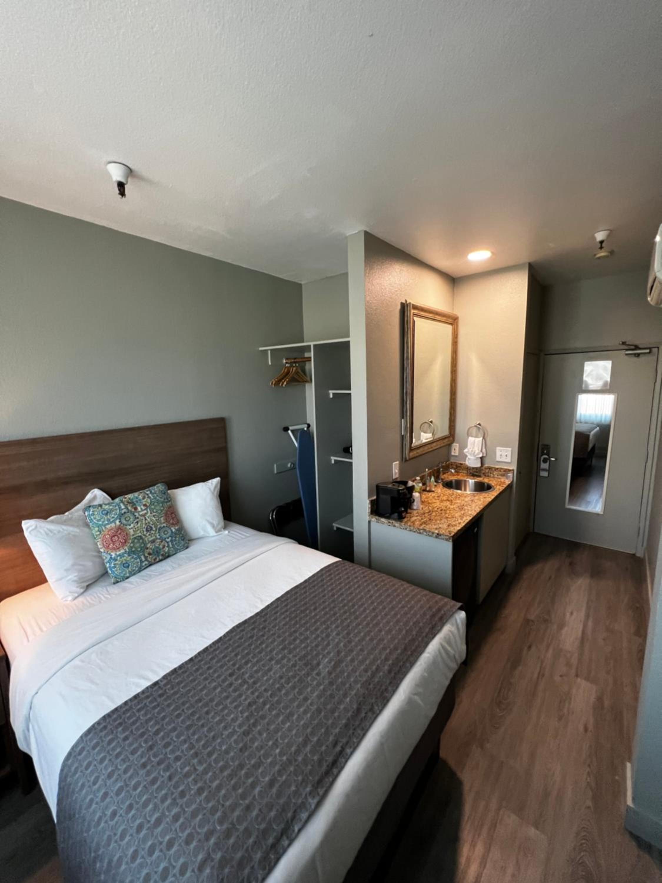 Deluxe Queen Room photo 2