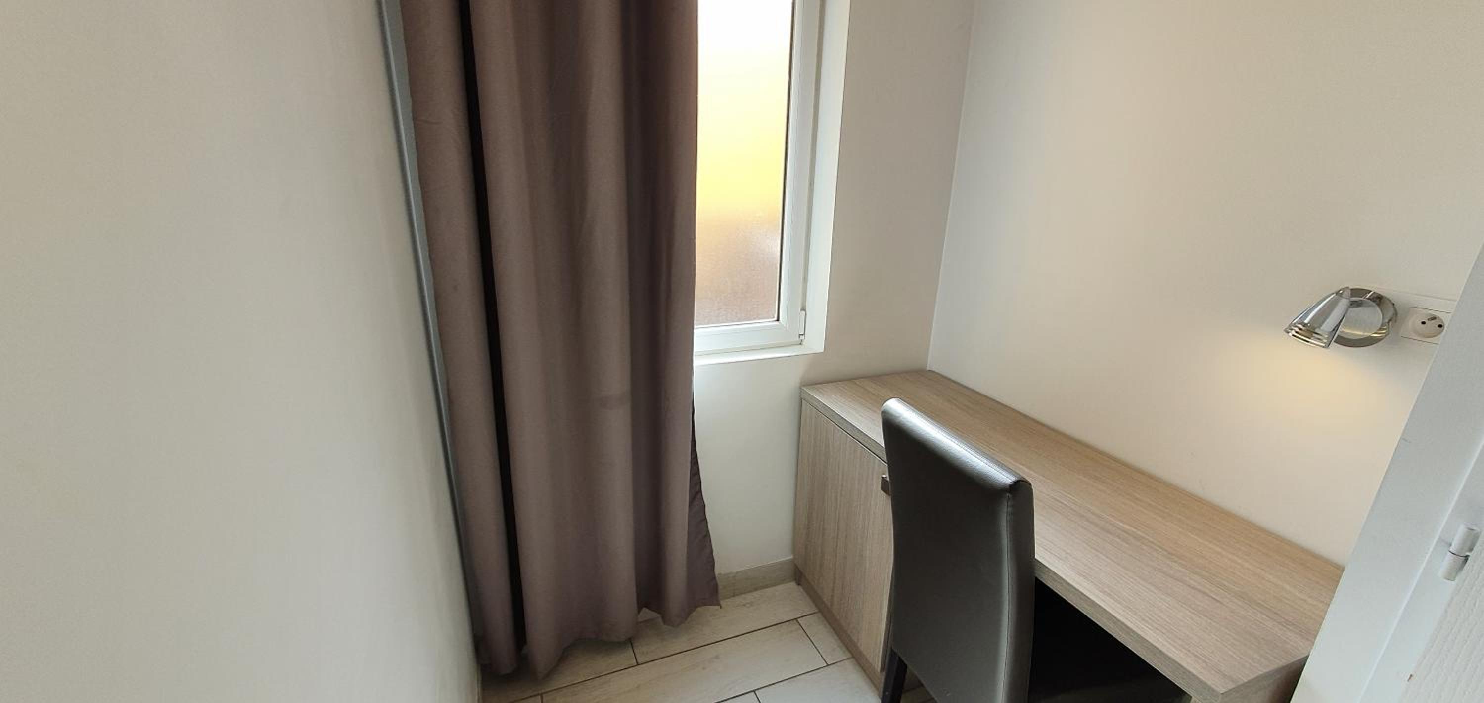 Ground Floor Double Room - Disability Access photo 3