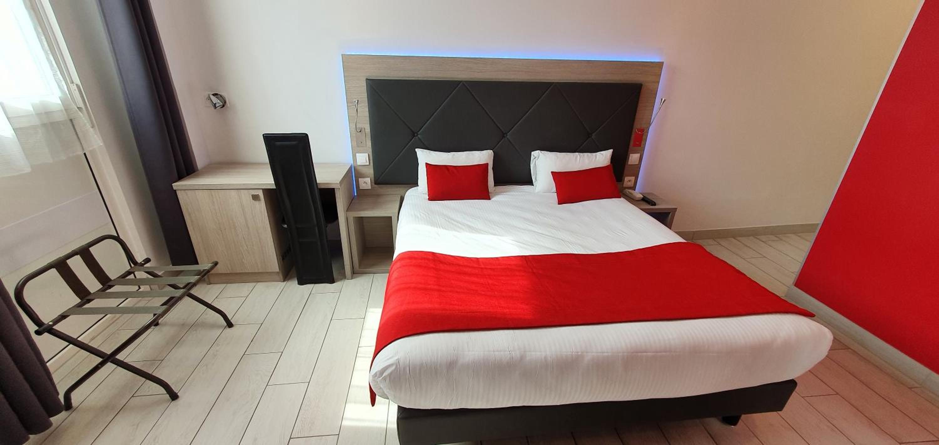 Ground Floor Double Room - Disability Access photo 2